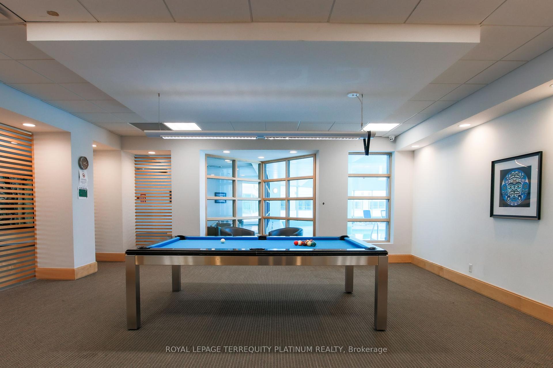 2 Bedrooms Condo at 10 Yonge, Toronto For sale