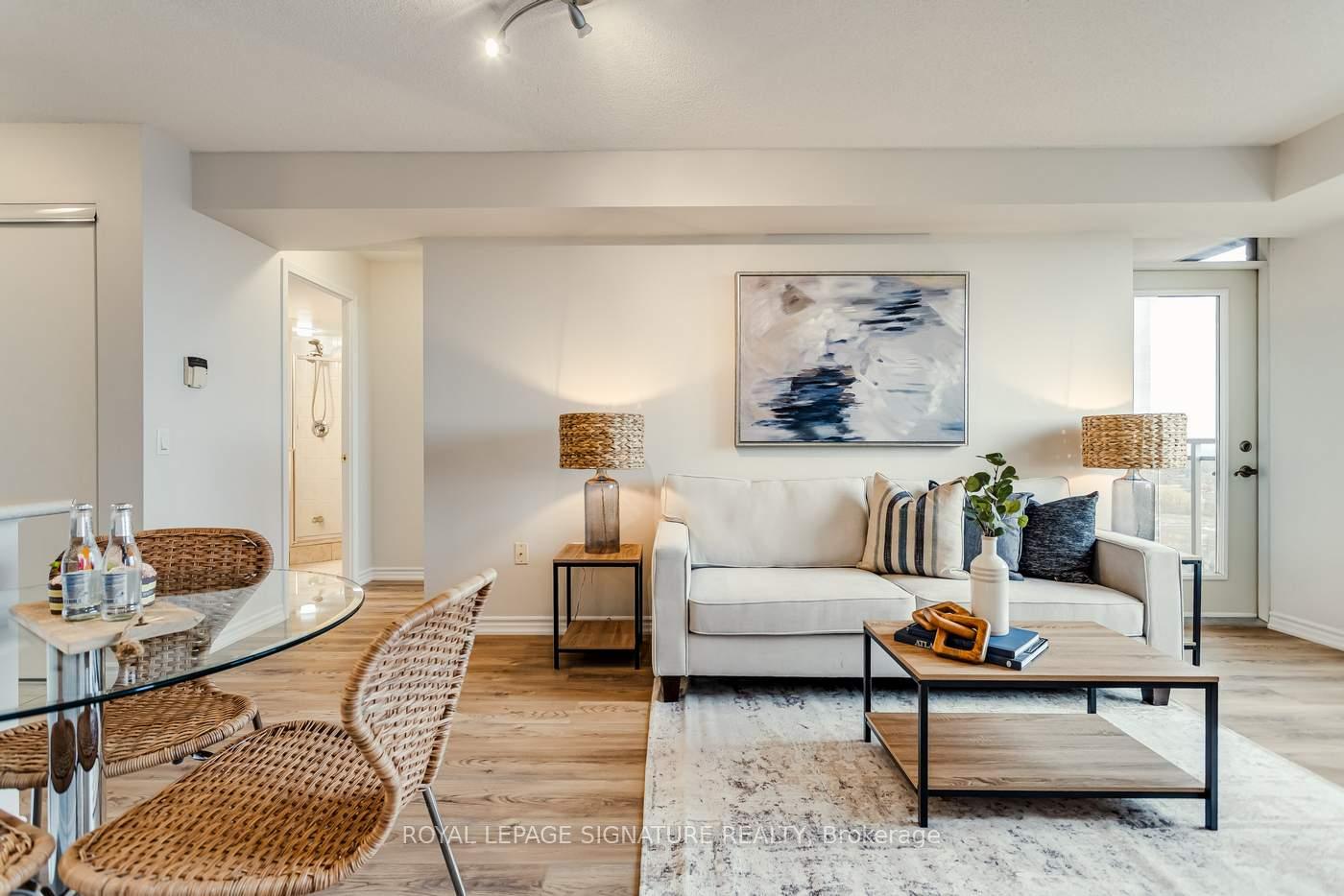 2 Bedrooms Condo at 55 Strathaven, Mississauga For sale