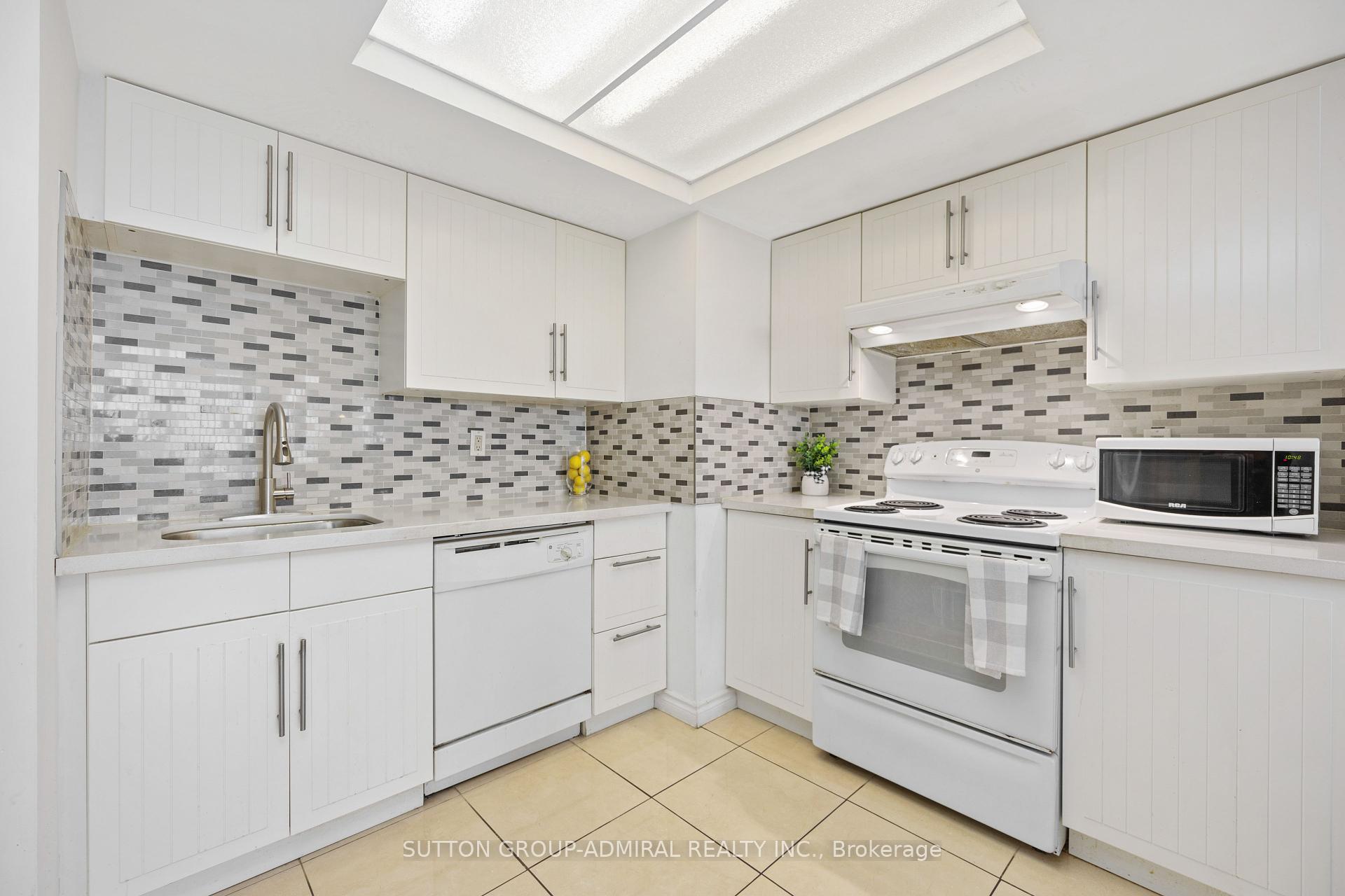 3 Bedrooms Condo at 4460 Tucana, Mississauga For sale
