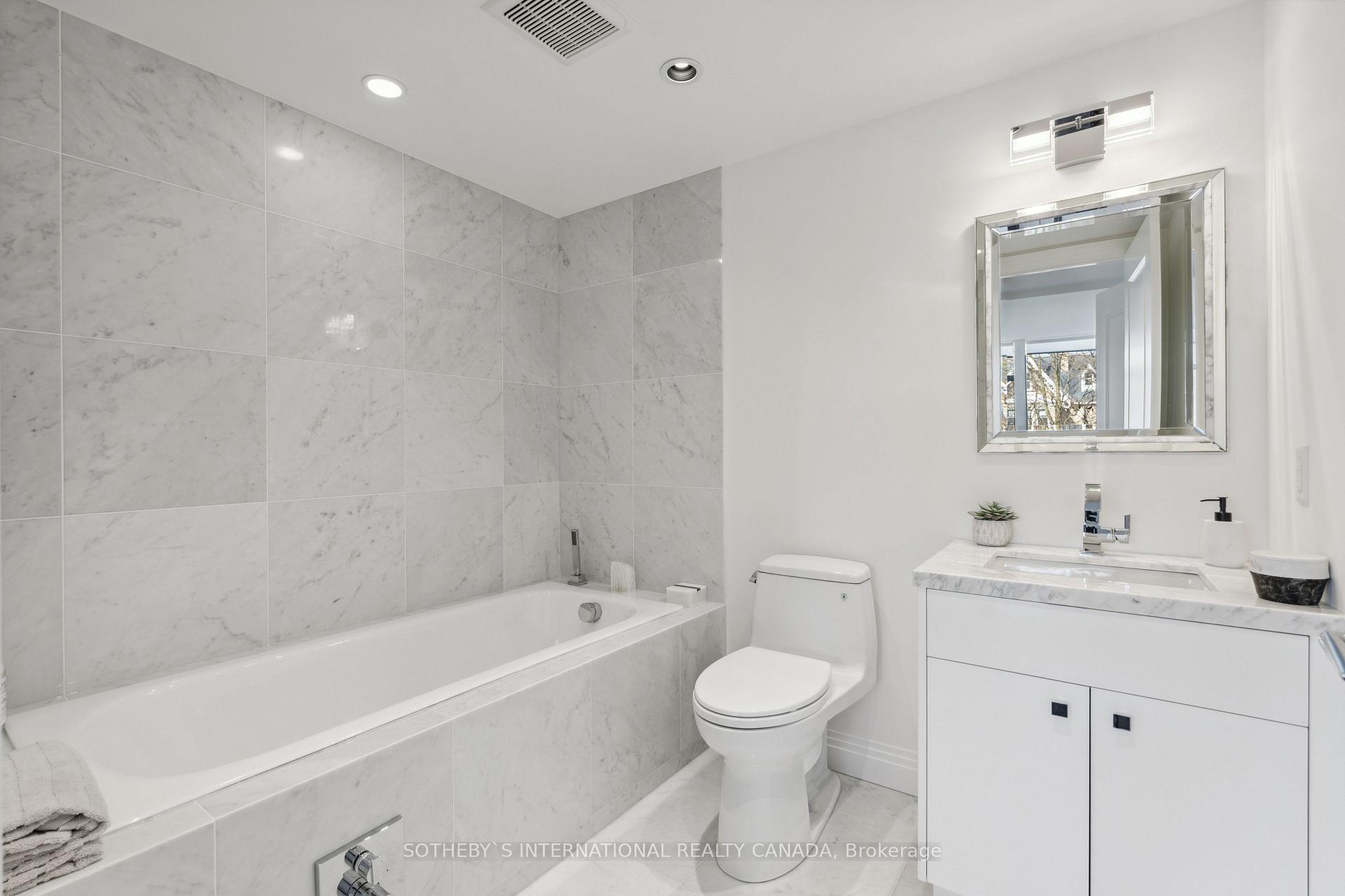3 Bedrooms Condo at 1 Benvenuto,  Toronto For sale