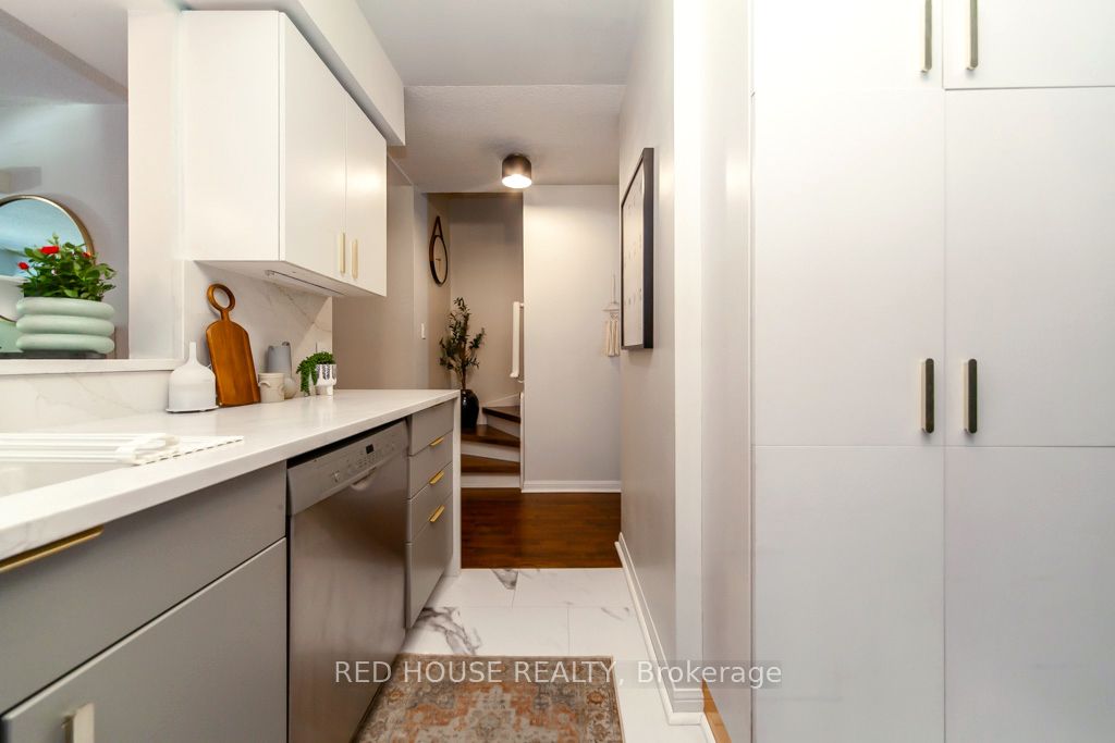 33 Canniff Street, #714