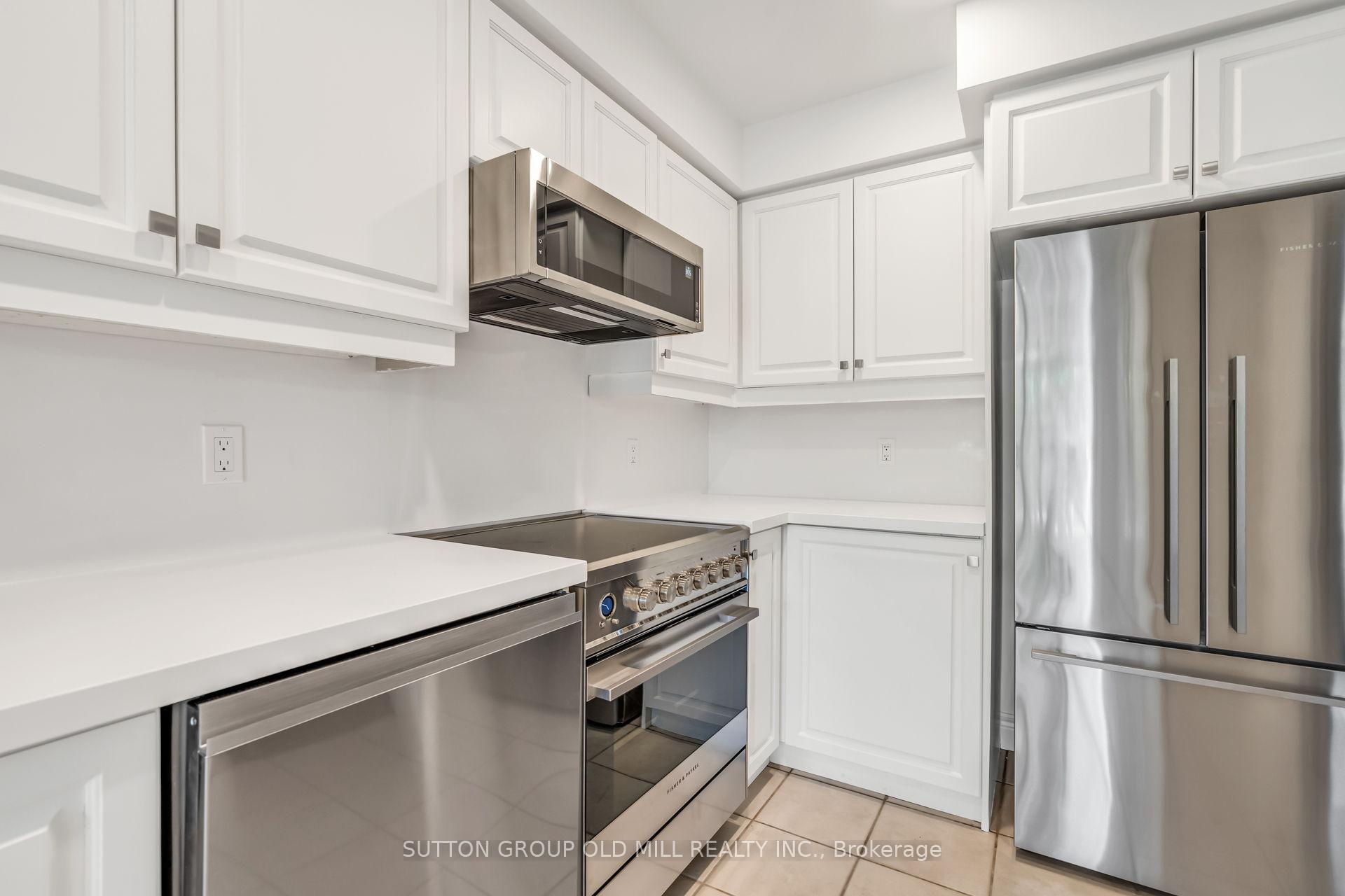3 Bedrooms Condo at 10 Old Mill, Toronto For sale