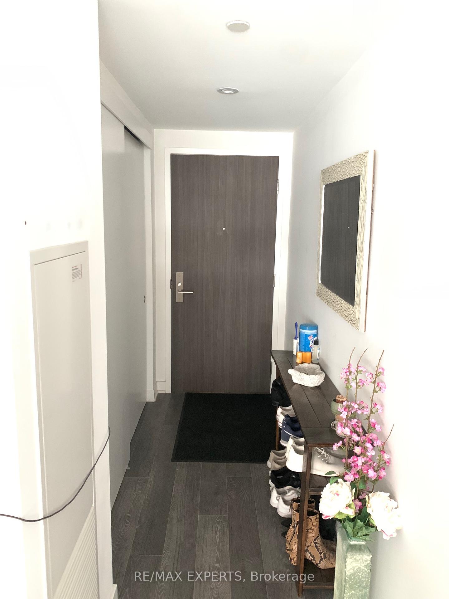 1 Bedroom Condo at 185 Roehampton, Toronto For sale