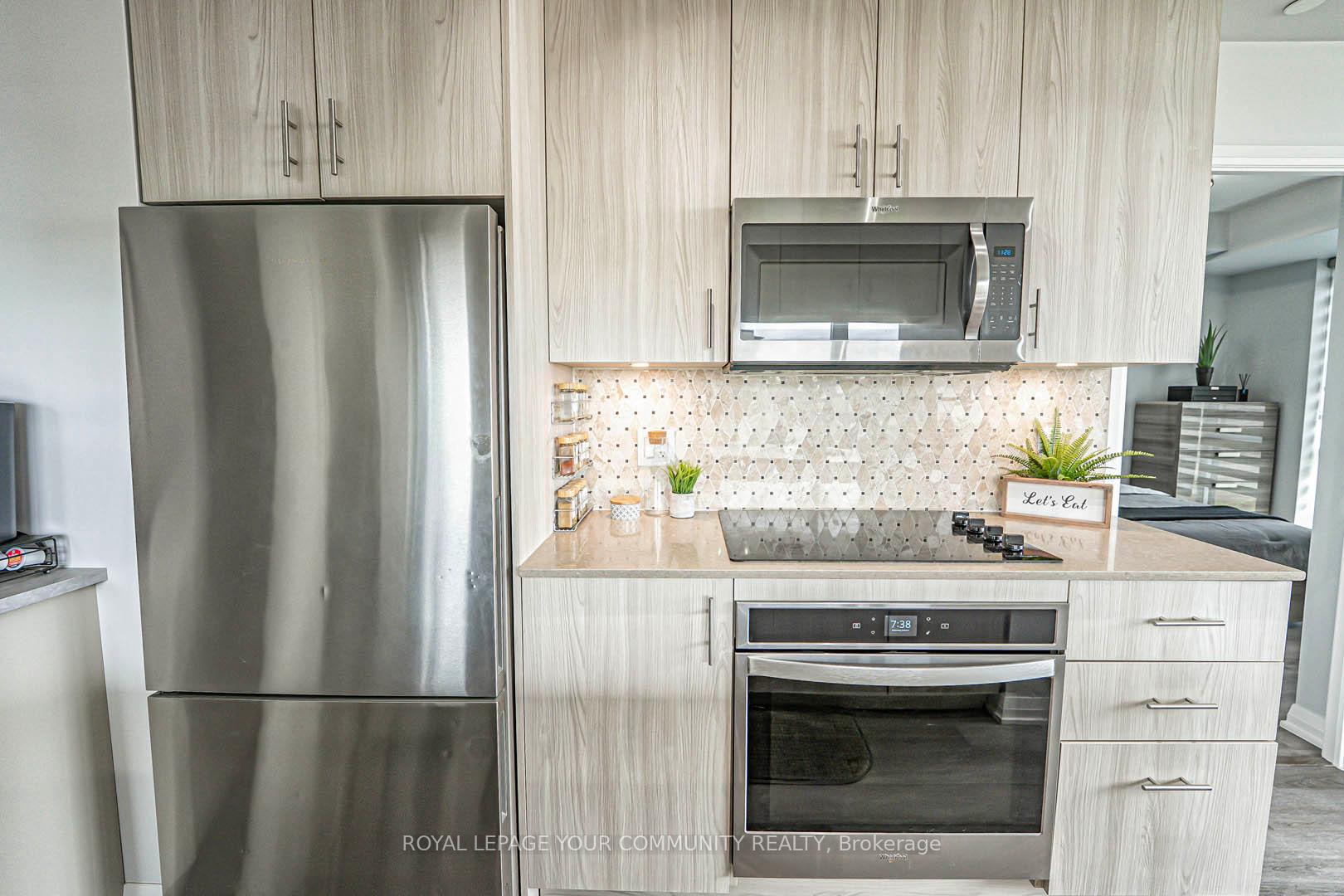 3 Bedrooms Condo at 99 EAGLE ROCK, Vaughan For sale