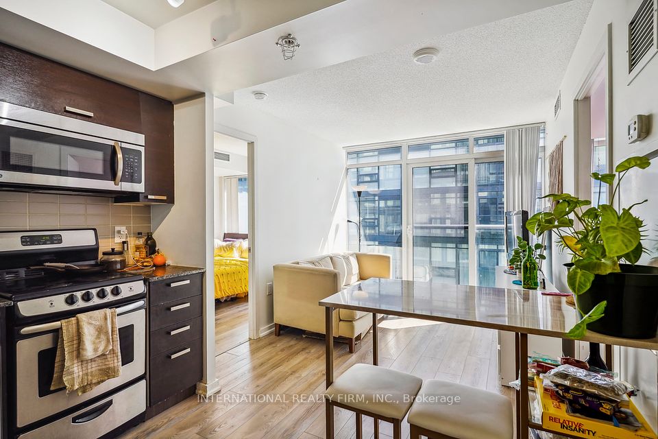 36 Lisgar