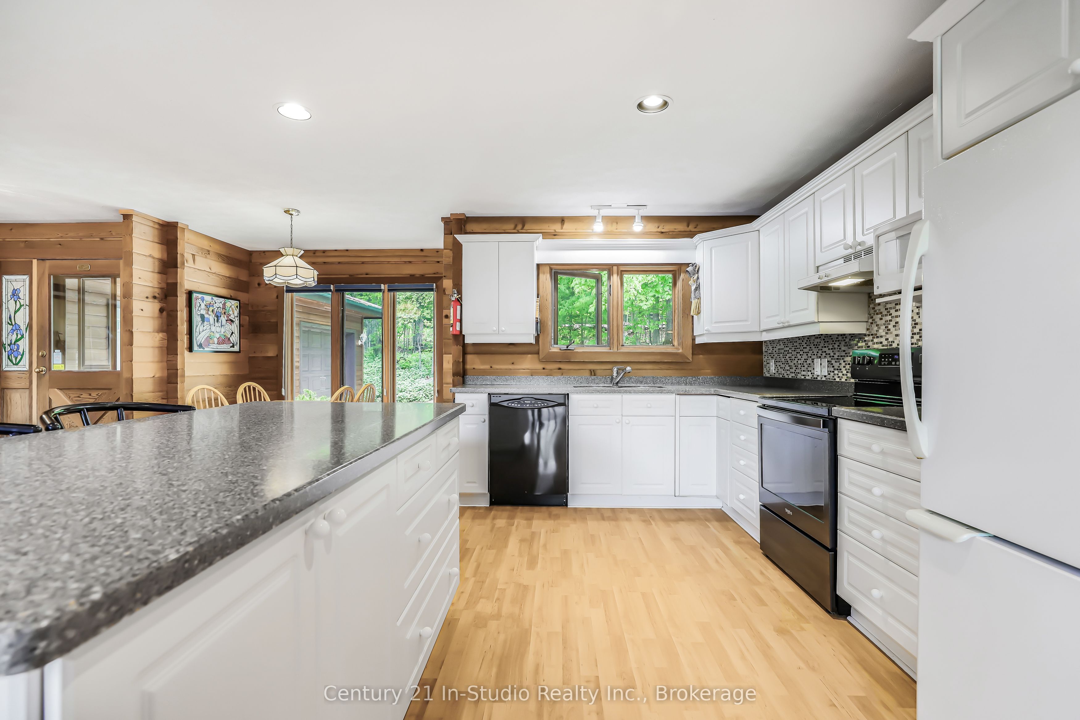 504877 GREY 1 Road