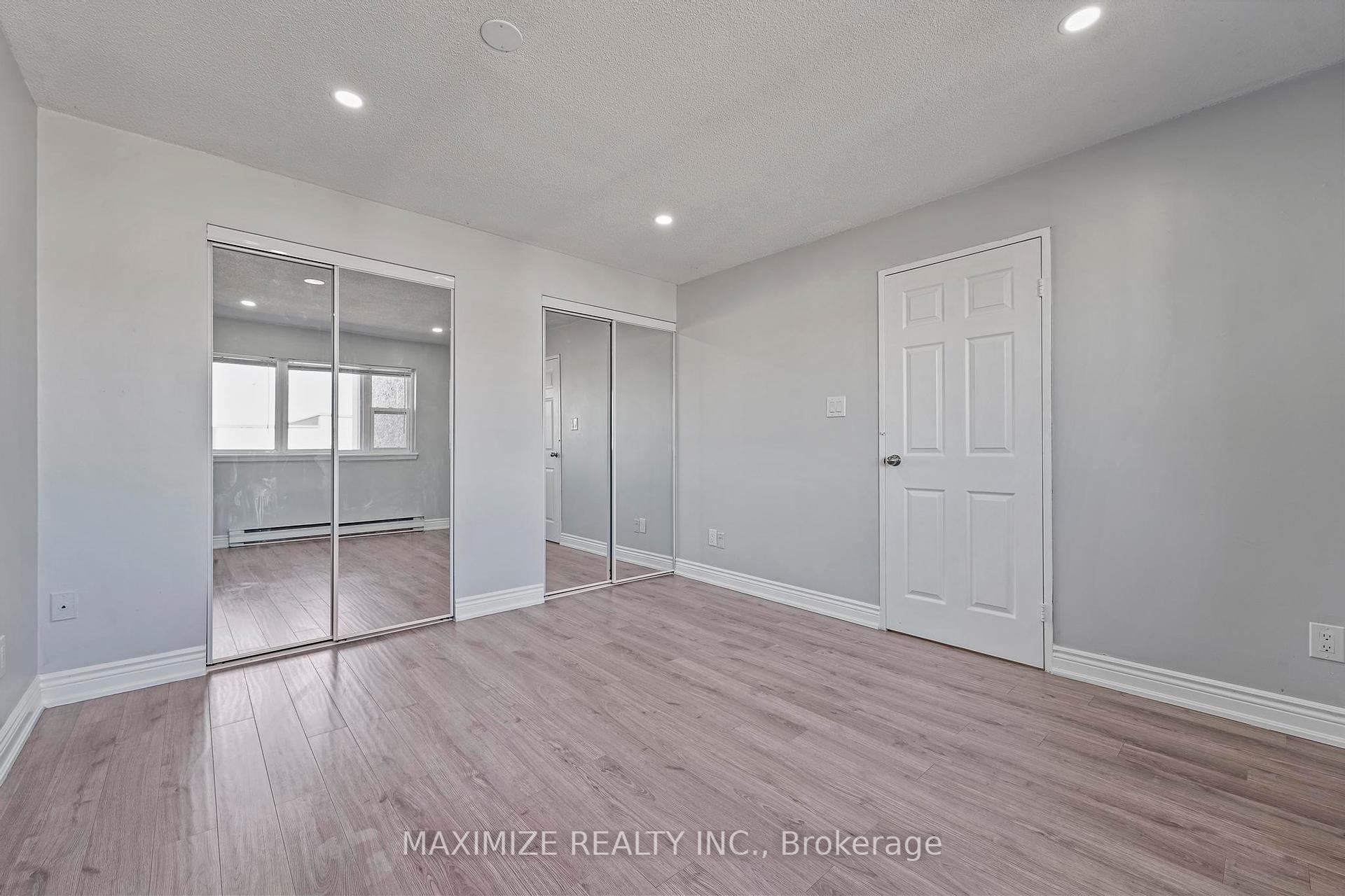 3 Bedrooms Condo at 1055 Dundas,  Mississauga For sale