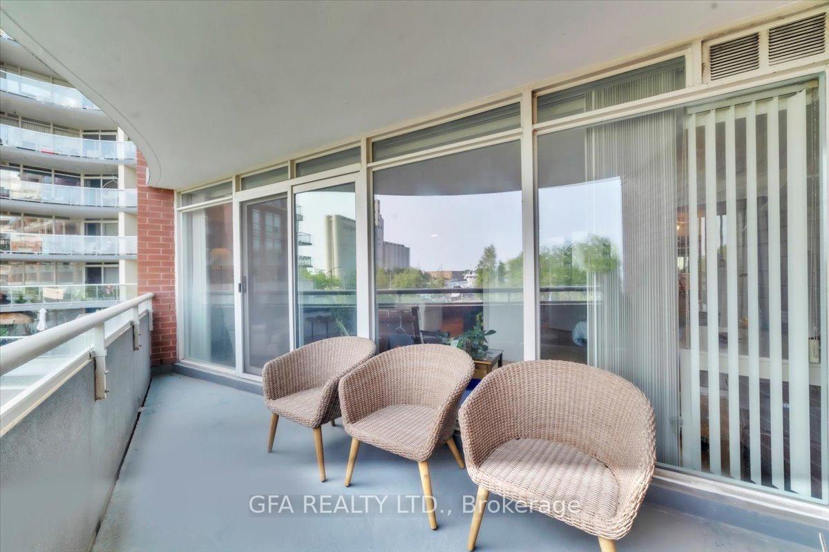 2 Bedrooms Condo at 550 Queens, Toronto For sale