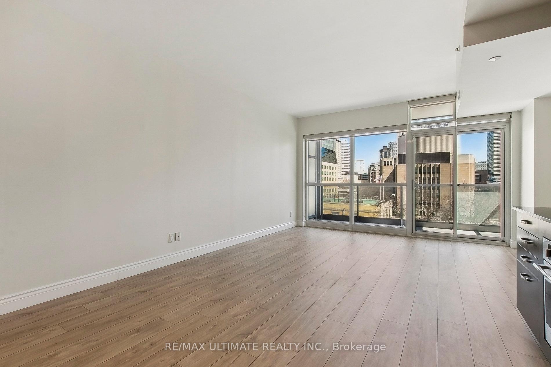 2 Bedrooms Condo at 210 Simcoe, Toronto For sale