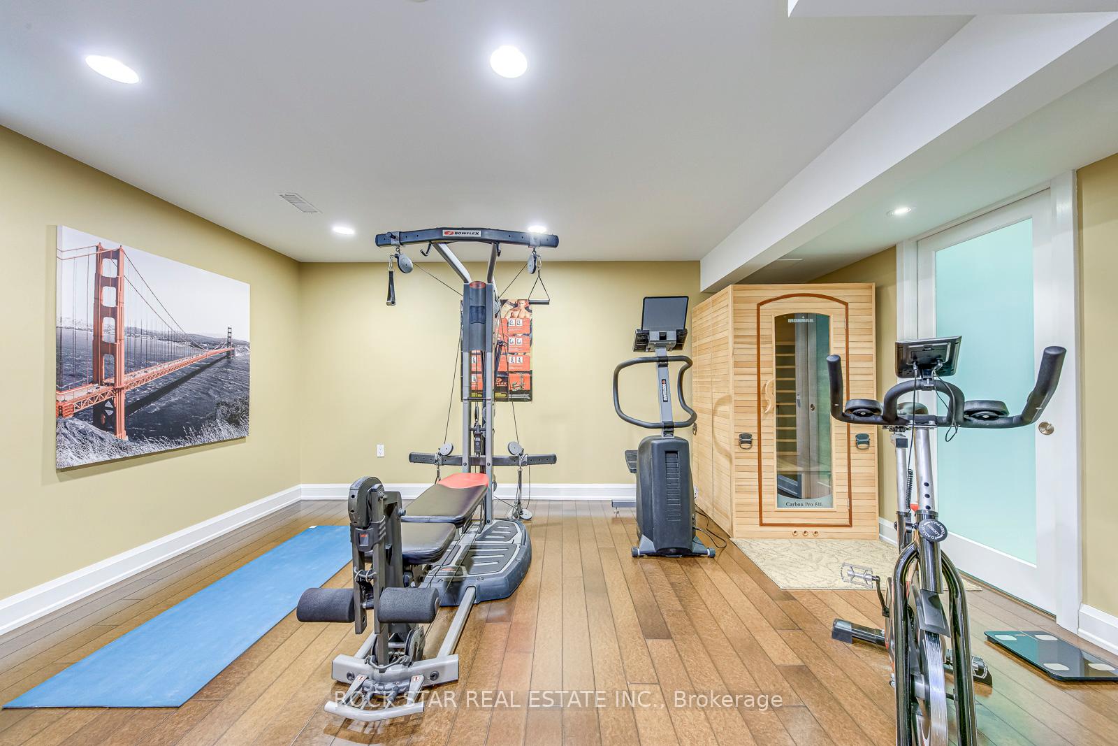 2 Bedrooms Condo at 515 North Service, Hamilton For sale