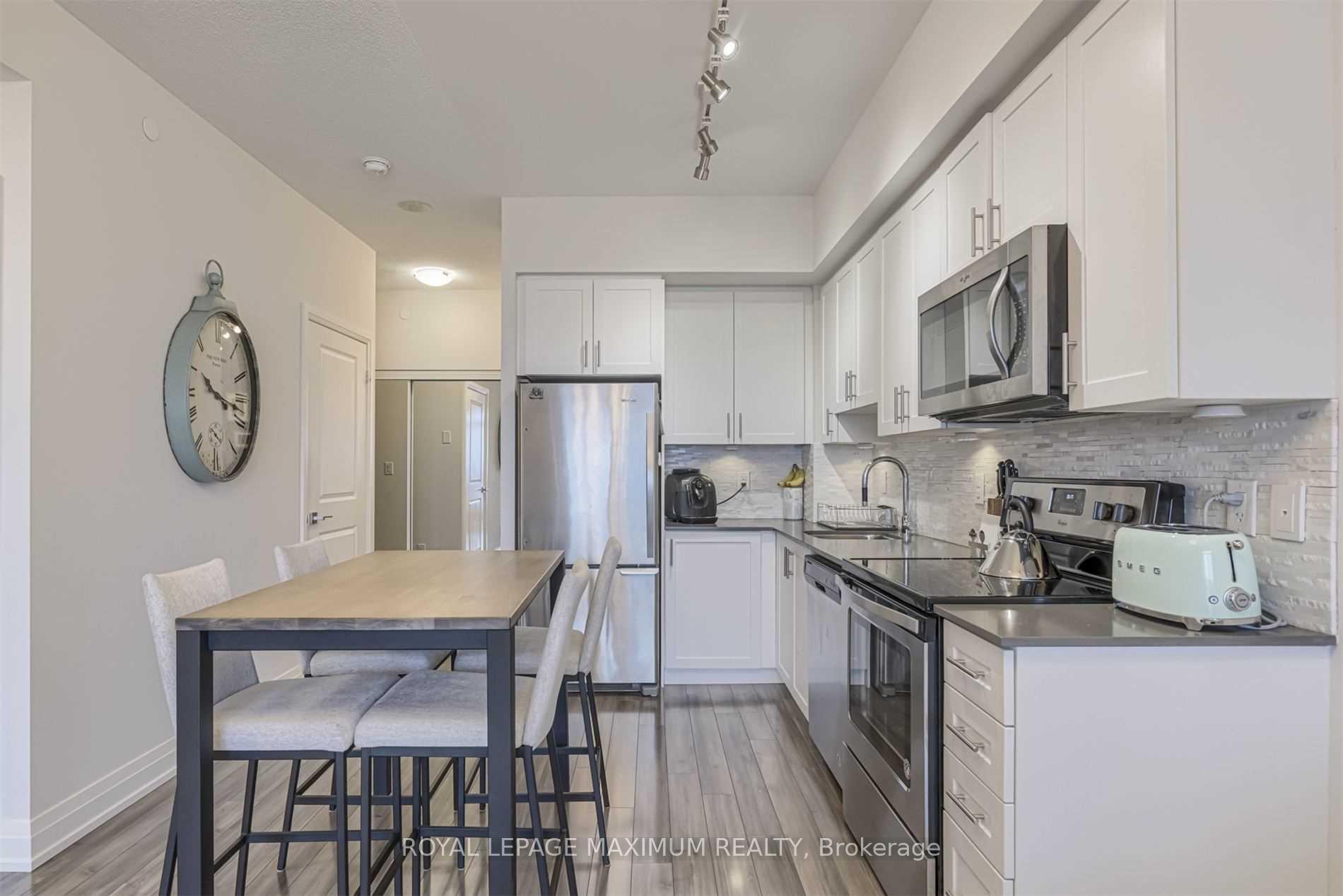2 Bedrooms Condo at 3700 Highway 7, Vaughan For sale
