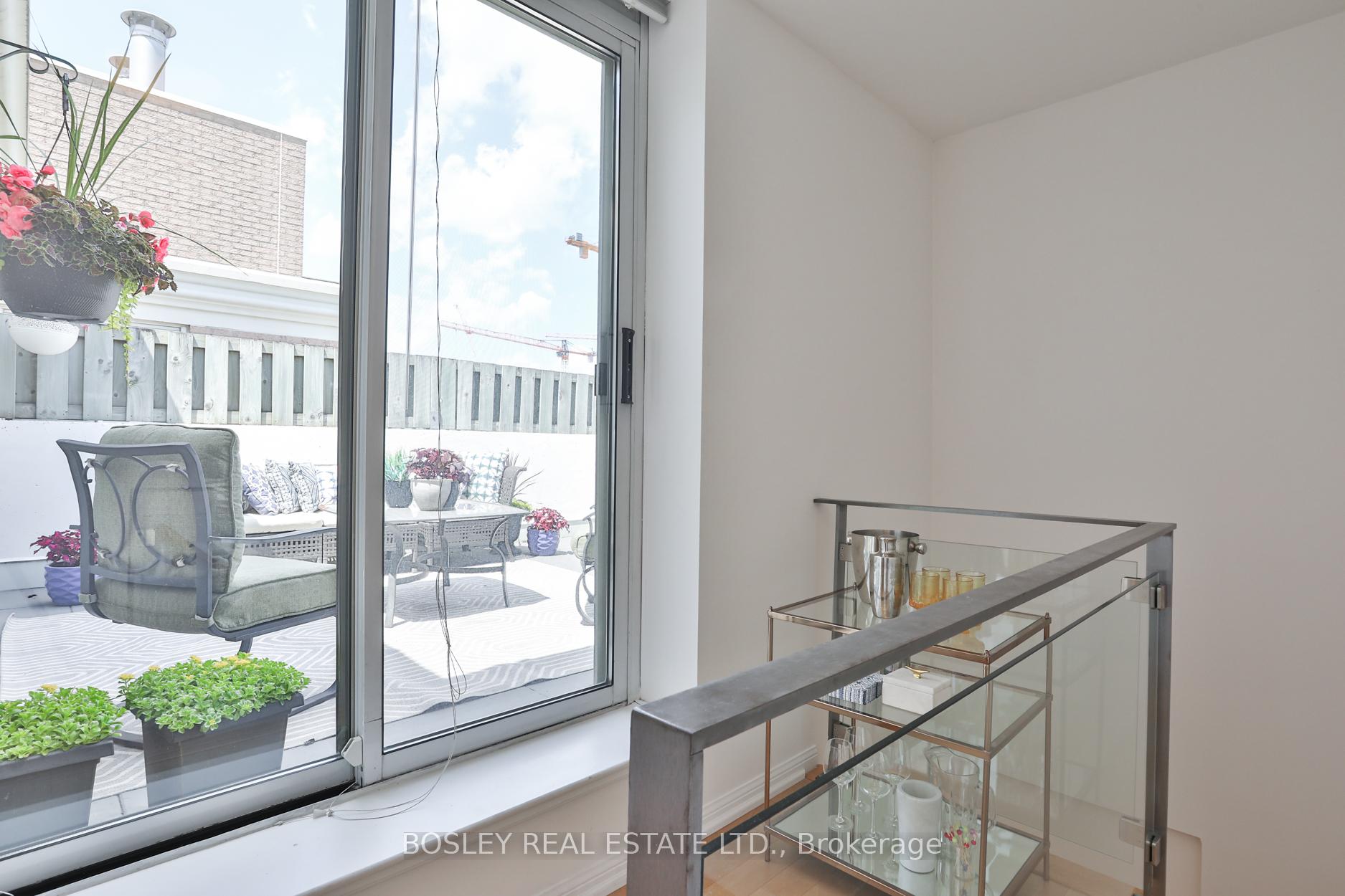 2 Bedrooms Condo at 1000 King, Toronto For sale