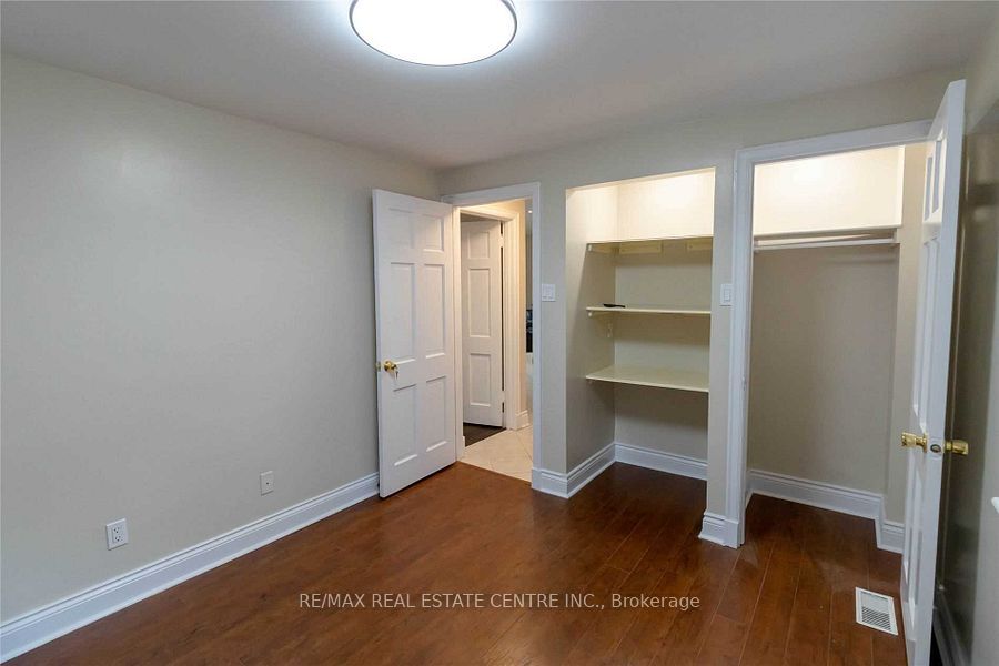 27 Hollywood Street N