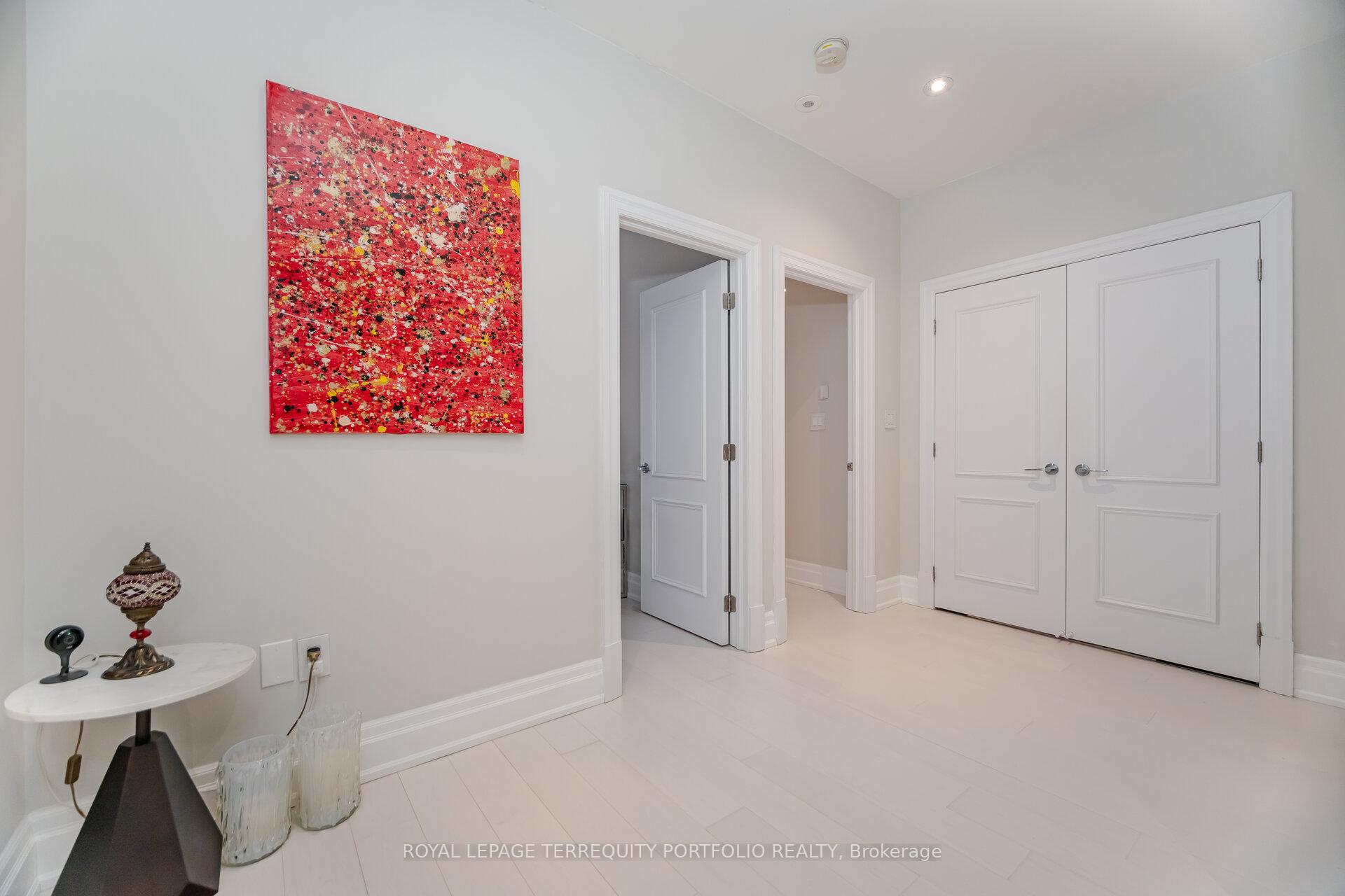 4 Bedrooms Condo at 51 York Mills,  Toronto For sale