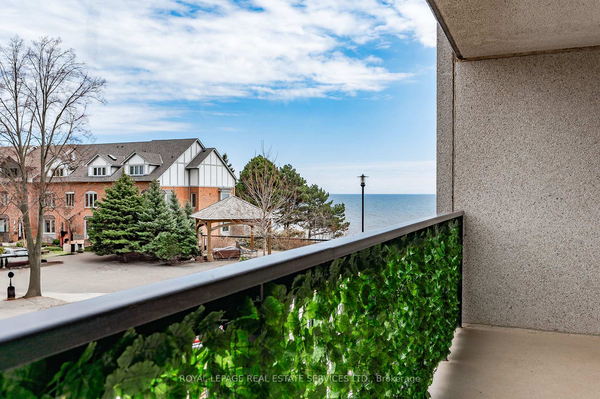 2 Bedrooms Condo at 2170 Marine,  Oakville For sale