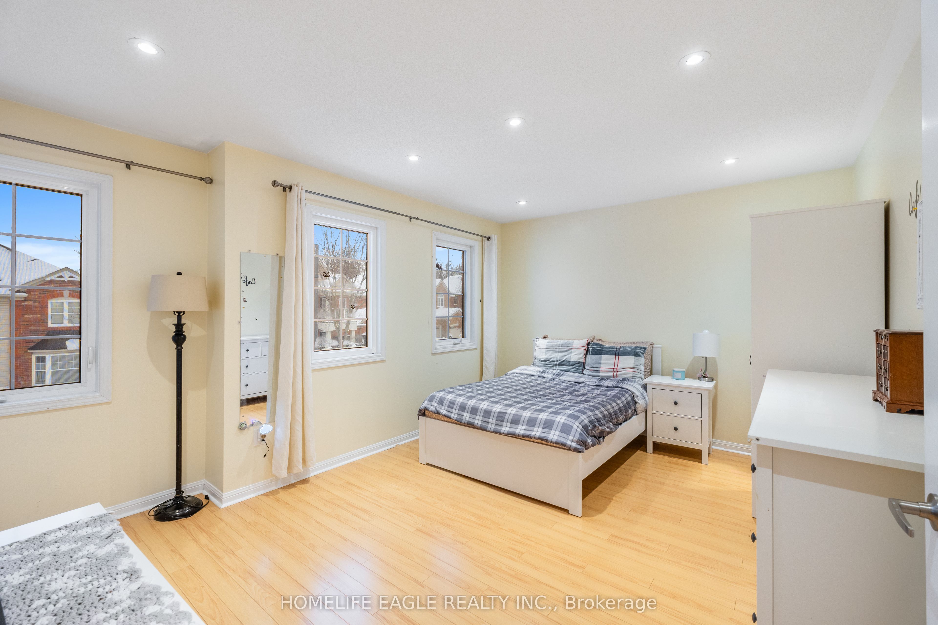 74 Bulmer Crescent