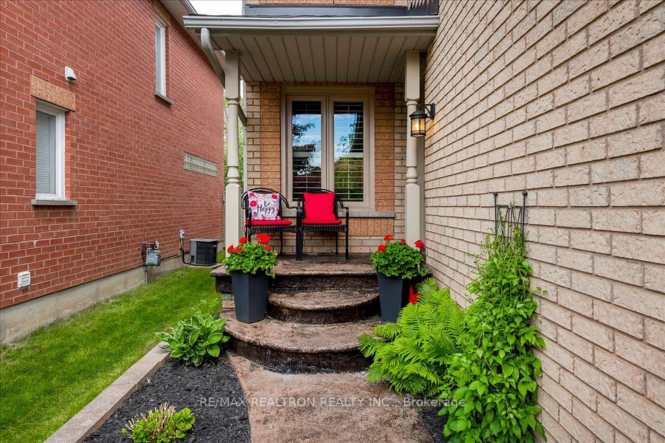 75 Widdifield Avenue, Newmarket, ON L3X 1Z5