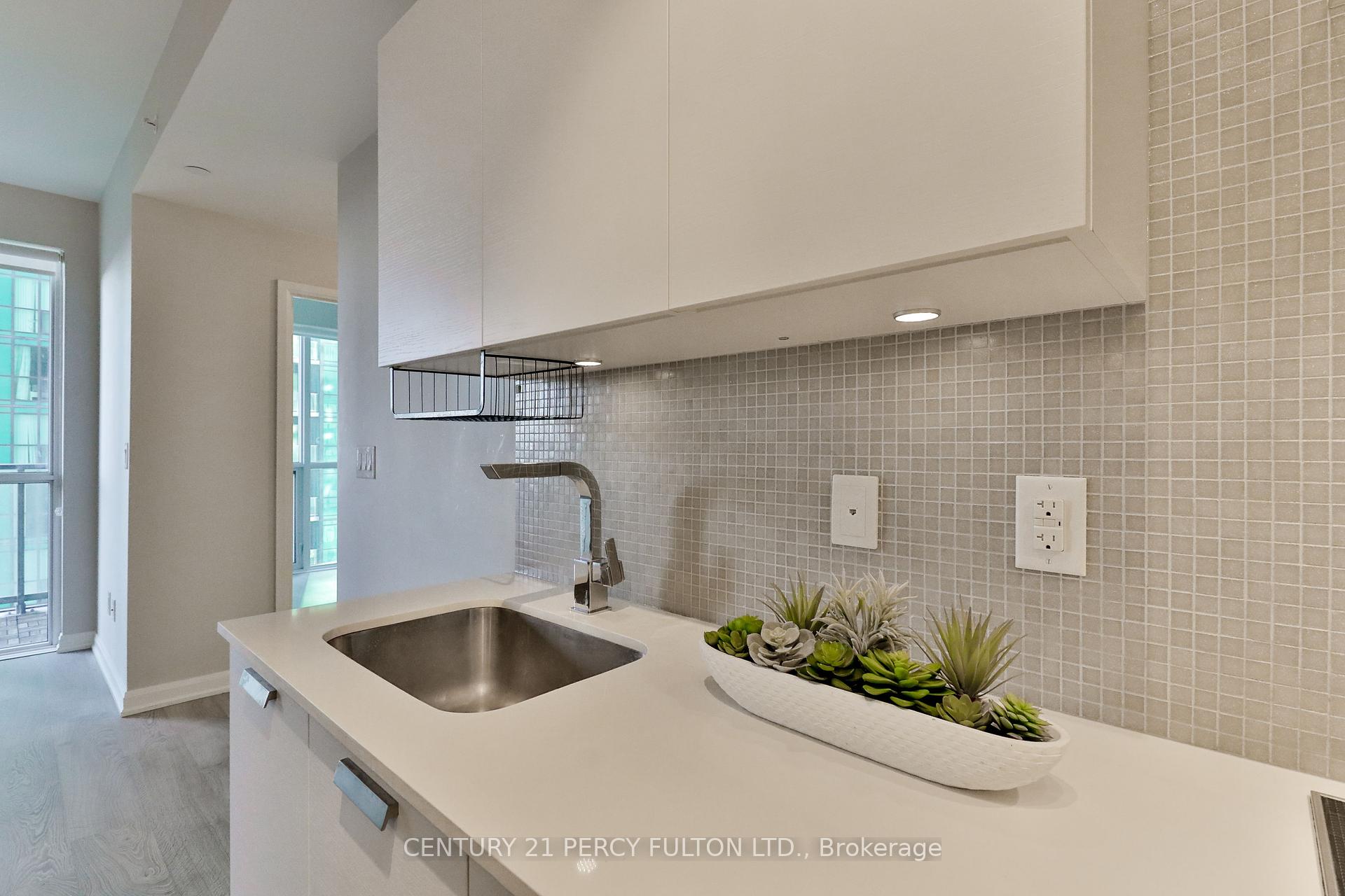 2 Bedrooms Condo at 9 Bogert, Toronto For sale