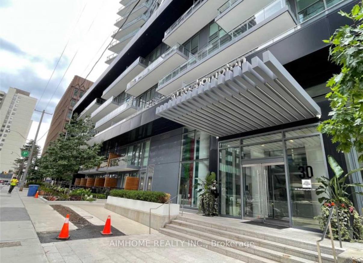 2 Bedrooms Condo at 30 Roehampton, Toronto For sale