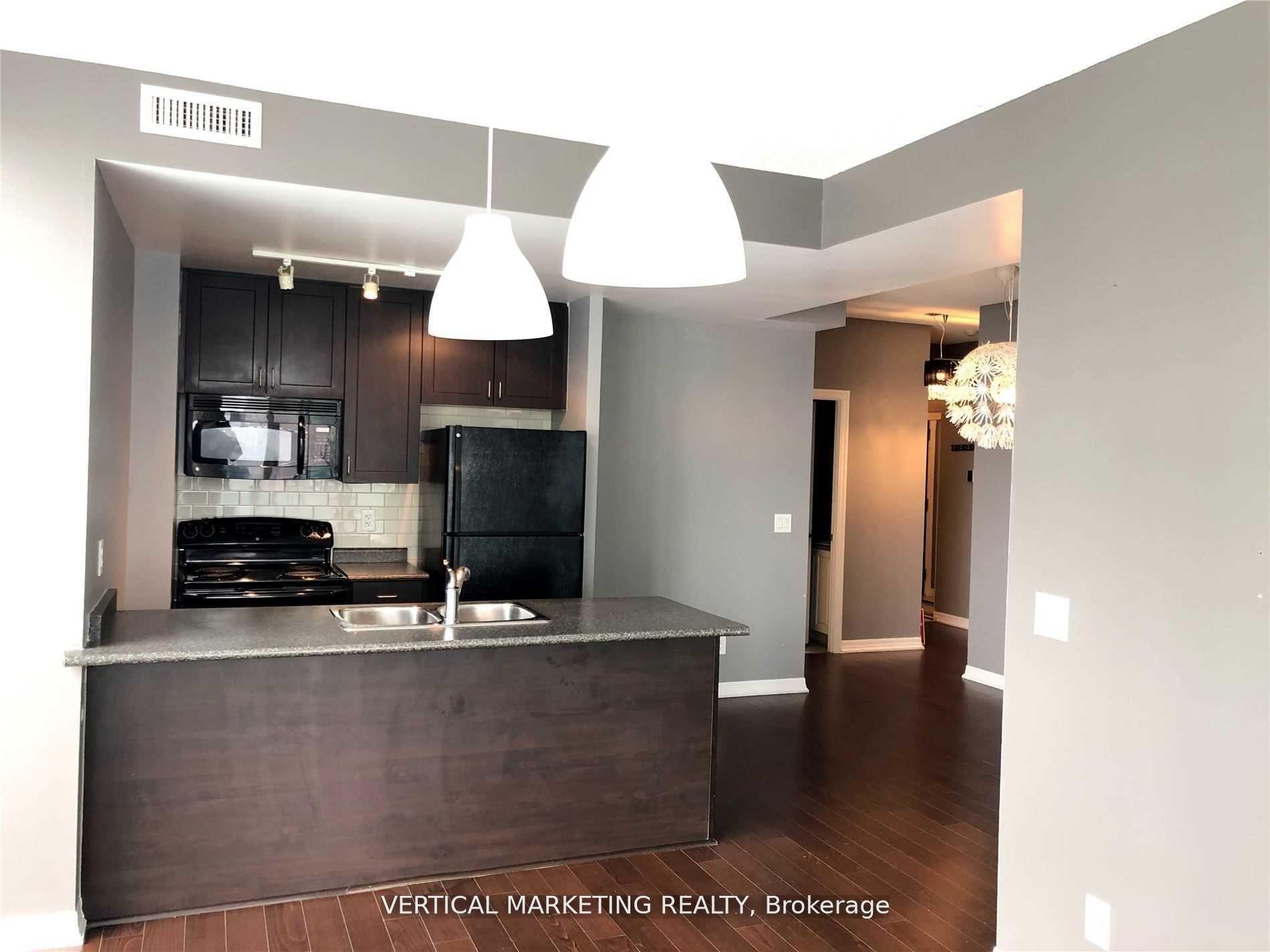 2 Bedrooms Condo at 223 Webb, Mississauga For sale