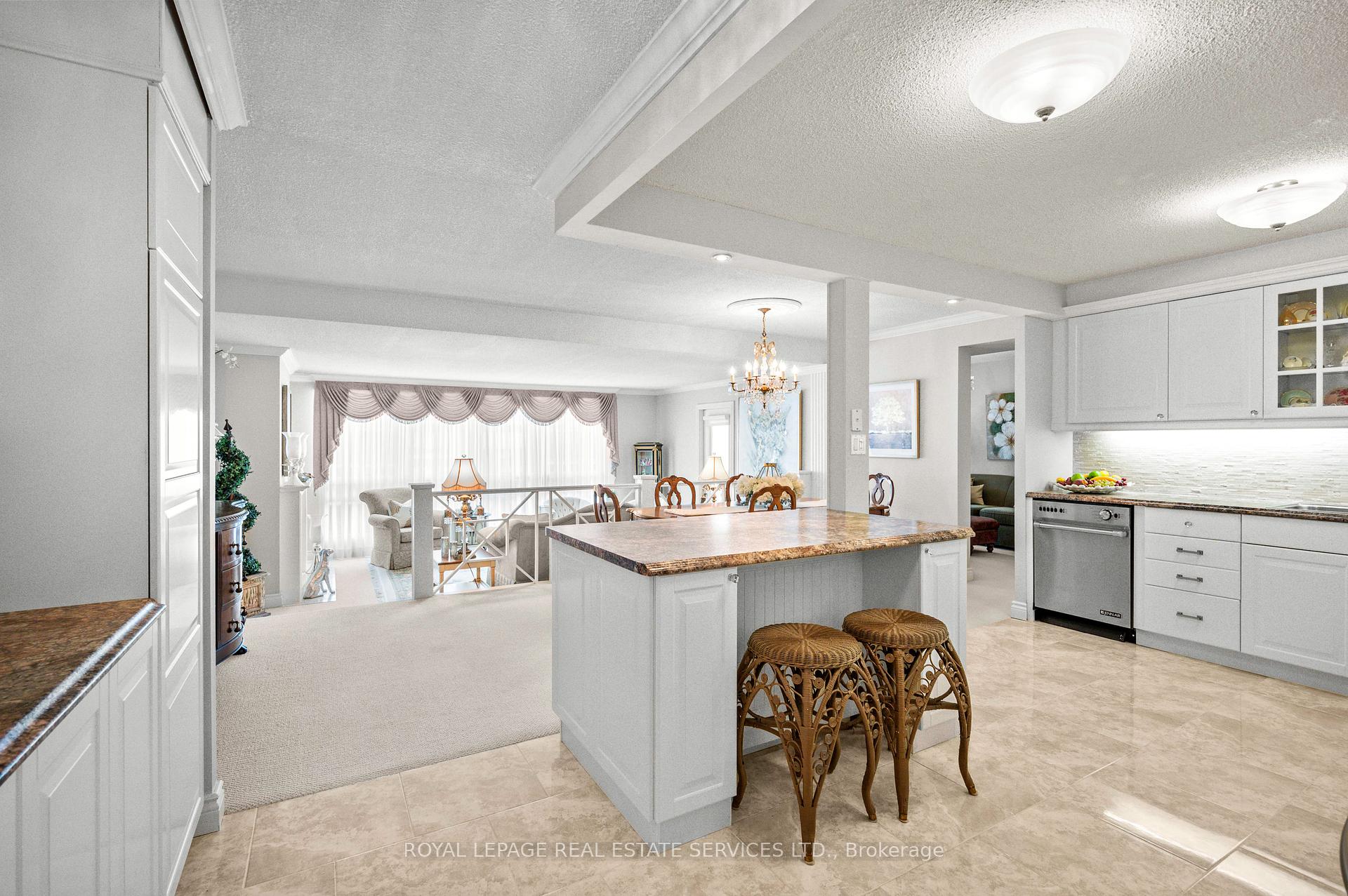 2 Bedrooms Condo at 2185 Marine, Oakville For sale