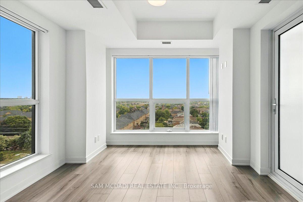2 Bedrooms Condo at 405 Dundas, Oakville For sale