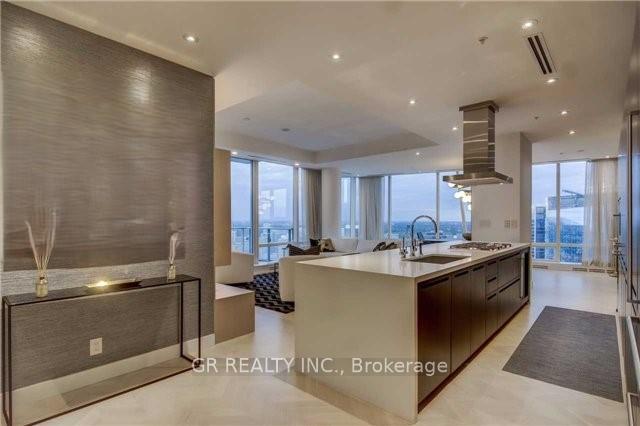 3 Bedrooms Condo at 180 University,  Toronto For sale