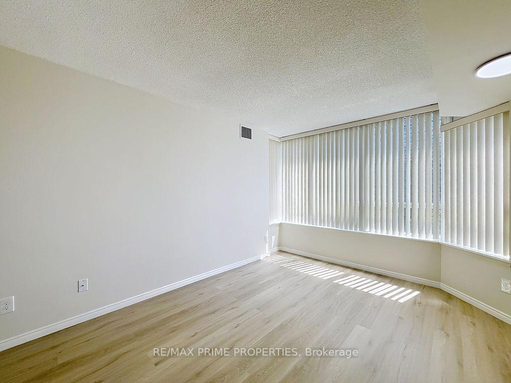 2 Bedrooms Condo at 91 Townsgate, Vaughan For sale