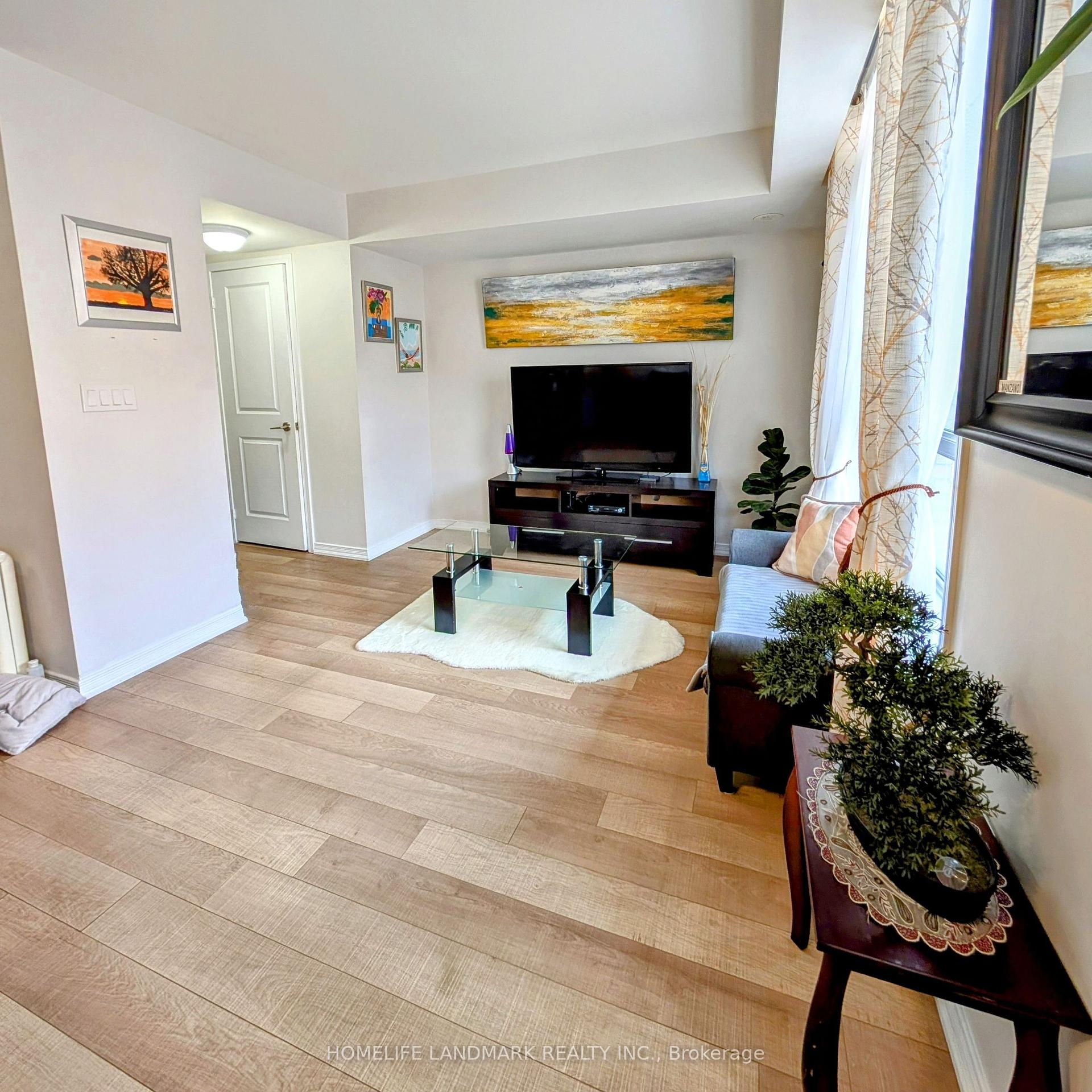 2 Bedrooms Condo at 80 Orchid Place,  Toronto For sale