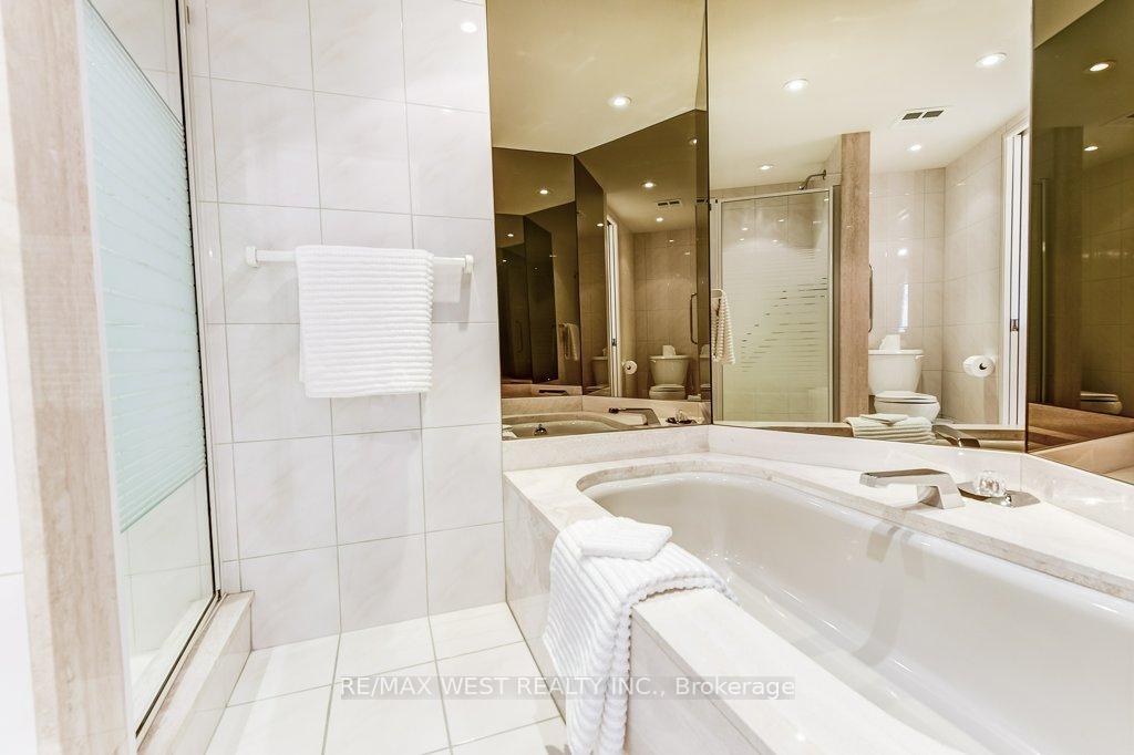 3 Bedrooms Condo at 2000 Islington, Toronto For sale