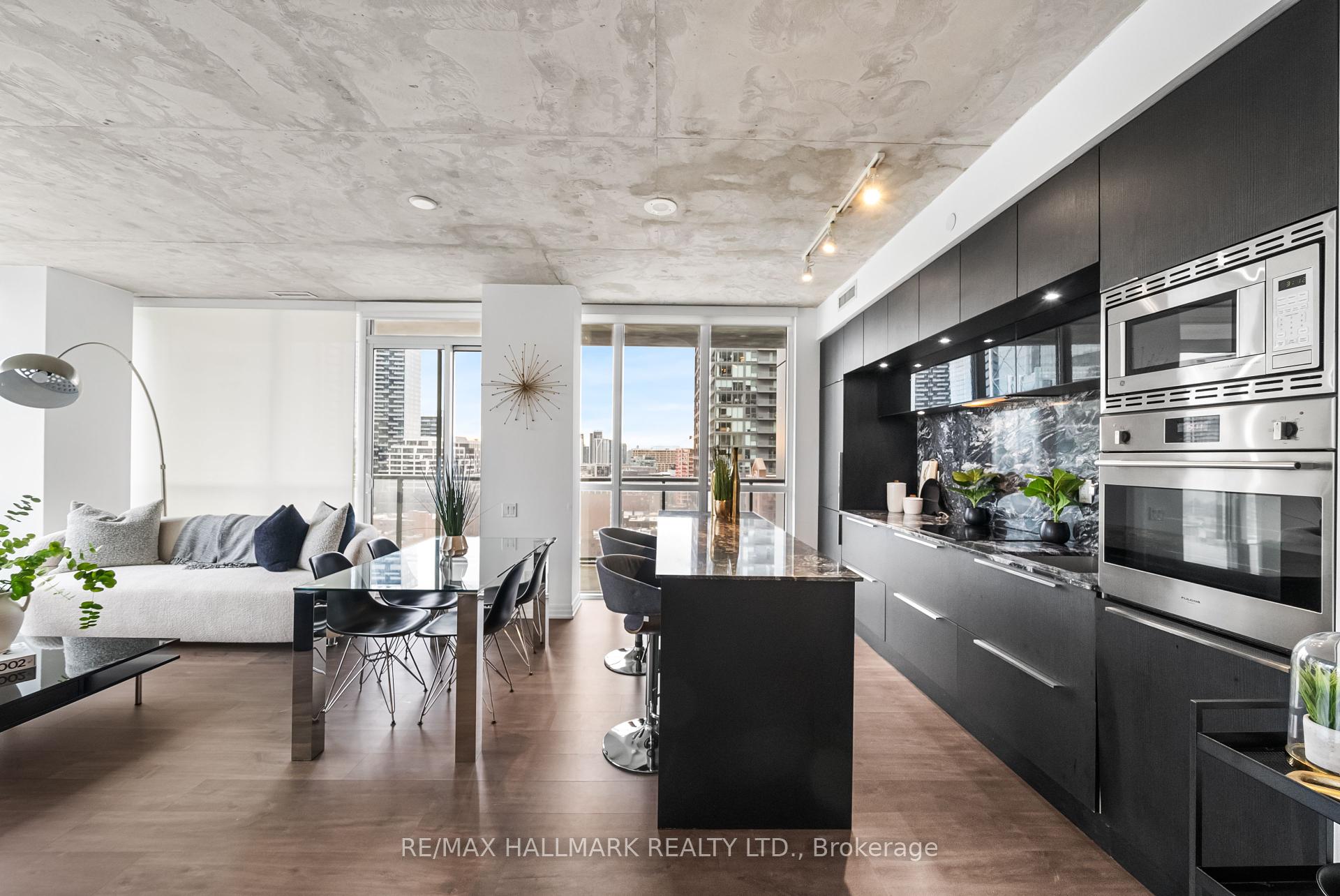 2 Bedrooms Condo at 88 Blue Jays, Toronto For sale