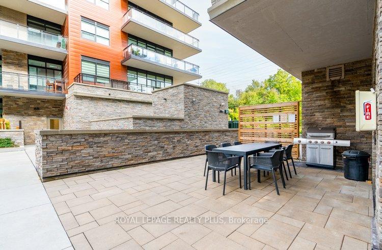 2 Bedrooms Condo at 1575 Lakeshore, Mississauga For sale