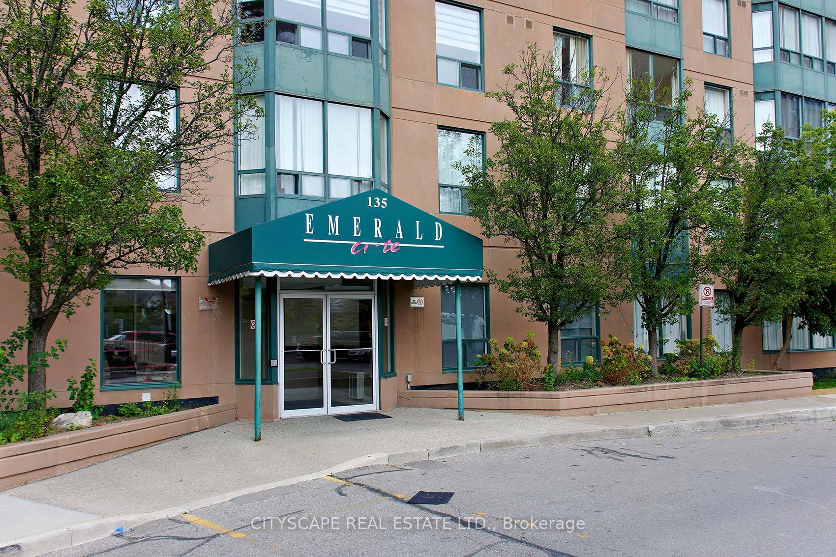 3 Bedrooms Condo at 135 Hillcrest, Mississauga For sale