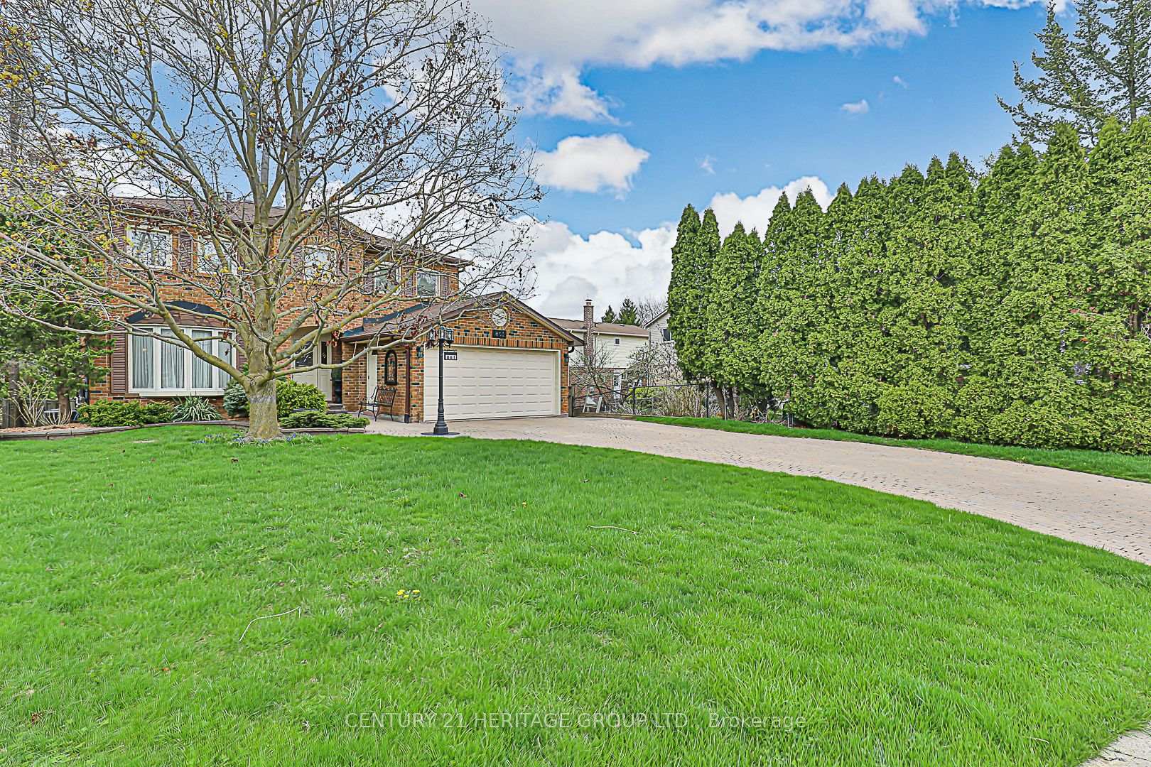 861 Columbia Court, Newmarket, ON L3Y 6L6
