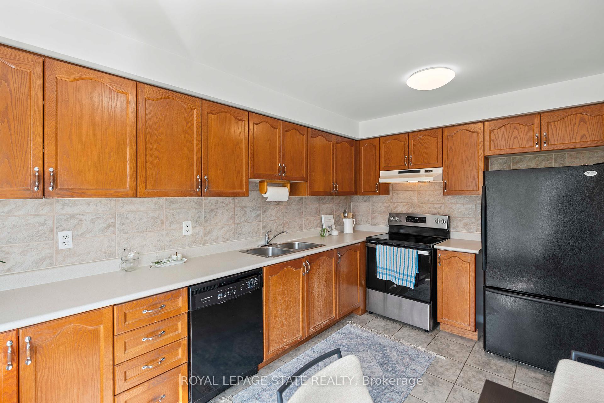 3 Bedrooms Condo at 5090 Fairview, Burlington For sale