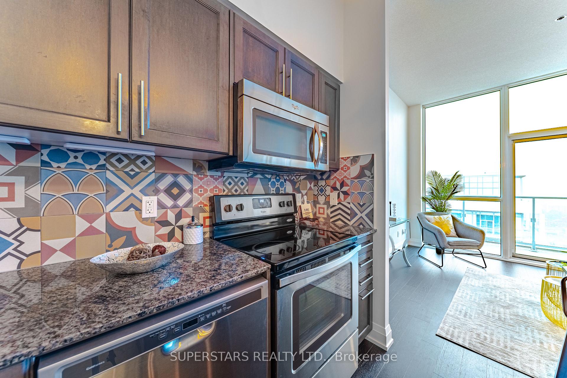 2 Bedrooms Condo at 65 Speers, Oakville For sale