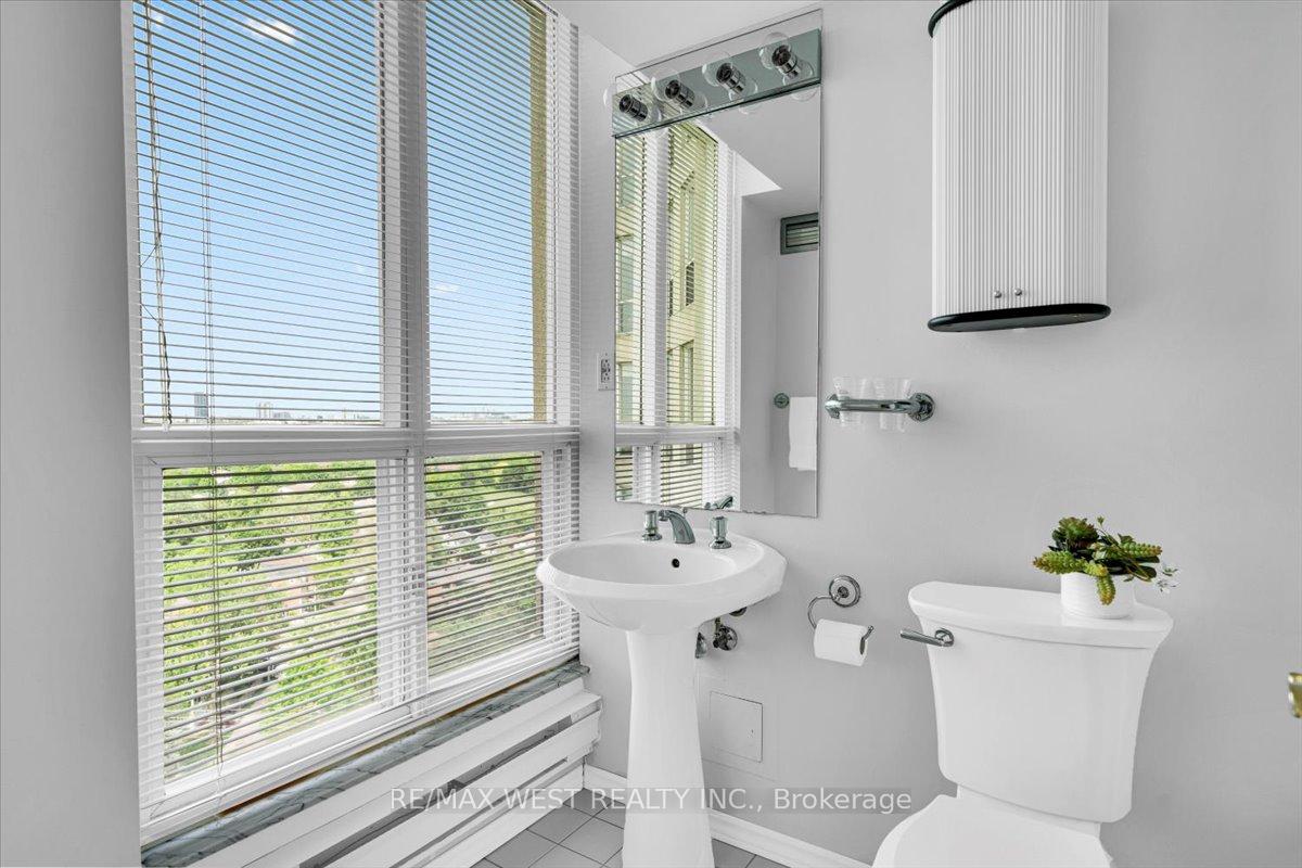 2 Bedrooms Condo at 2285 Lake Shore, Toronto For sale