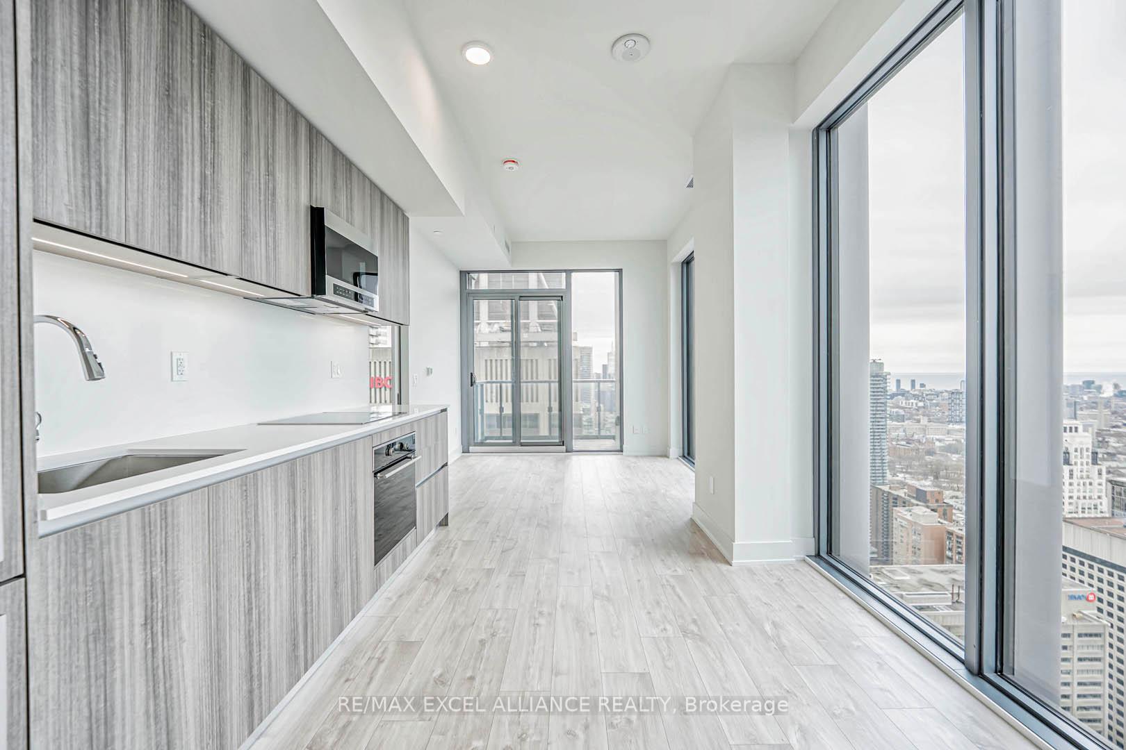 2 Bedrooms Condo at 8 Cumberland,  Toronto For sale
