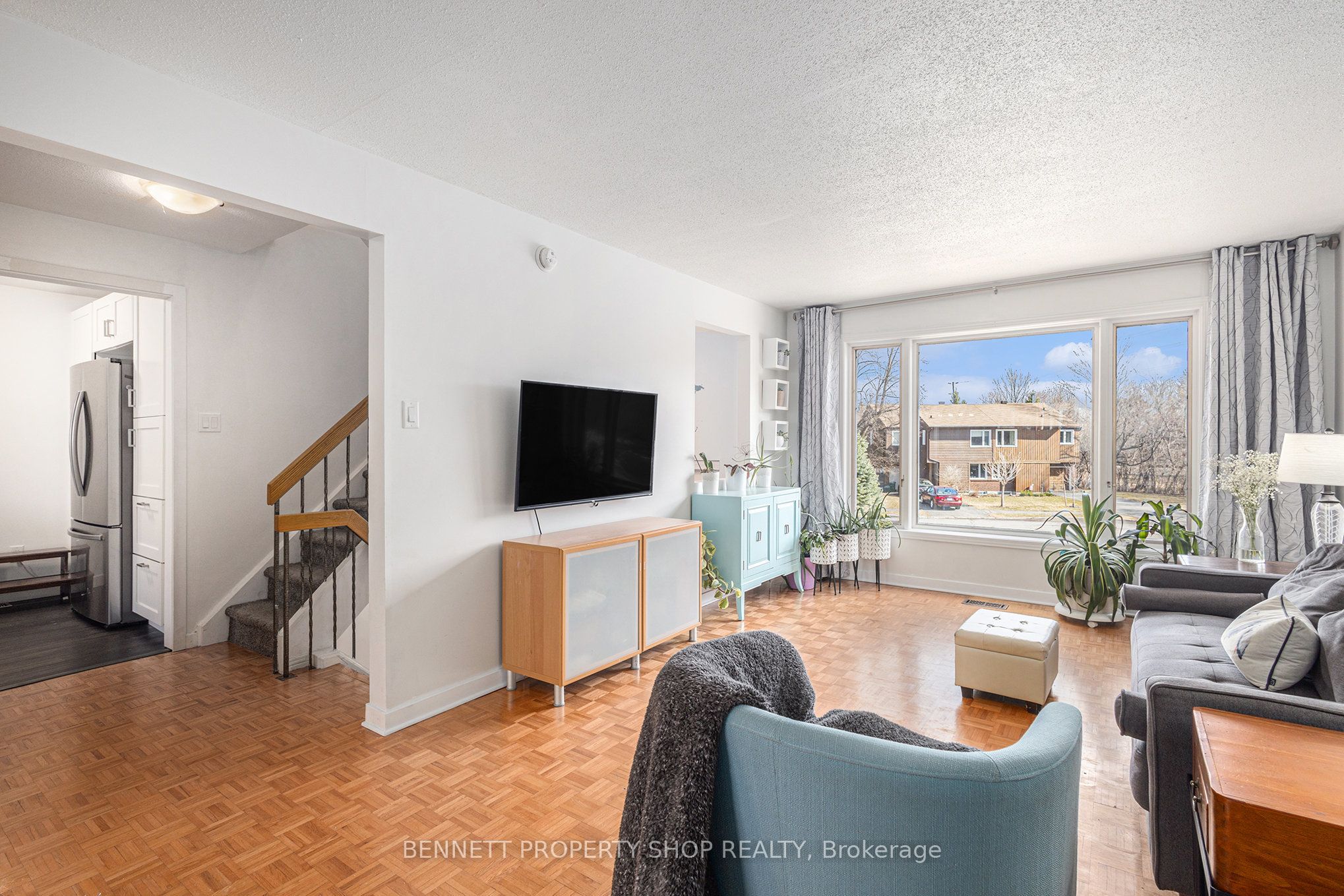 52 Sandhurst Court, BillingsBridgeRiversideParkandArea, ON K1V 9V4