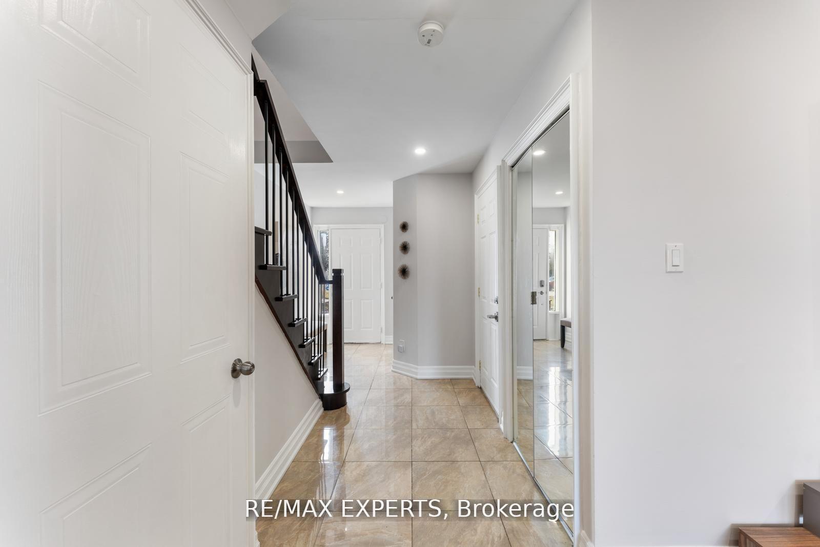 5 Bedrooms Condo at 1484 Torrington, Mississauga For sale