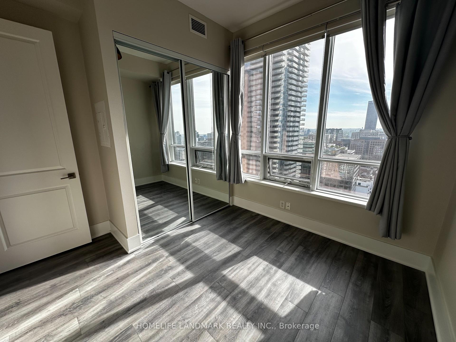 2 Bedrooms Condo at 21 Balmuto, Toronto For sale