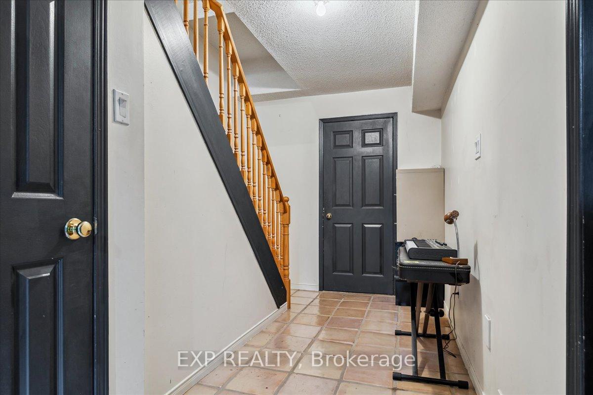 3 Bedrooms Condo at 62 Tamarack, Toronto For sale