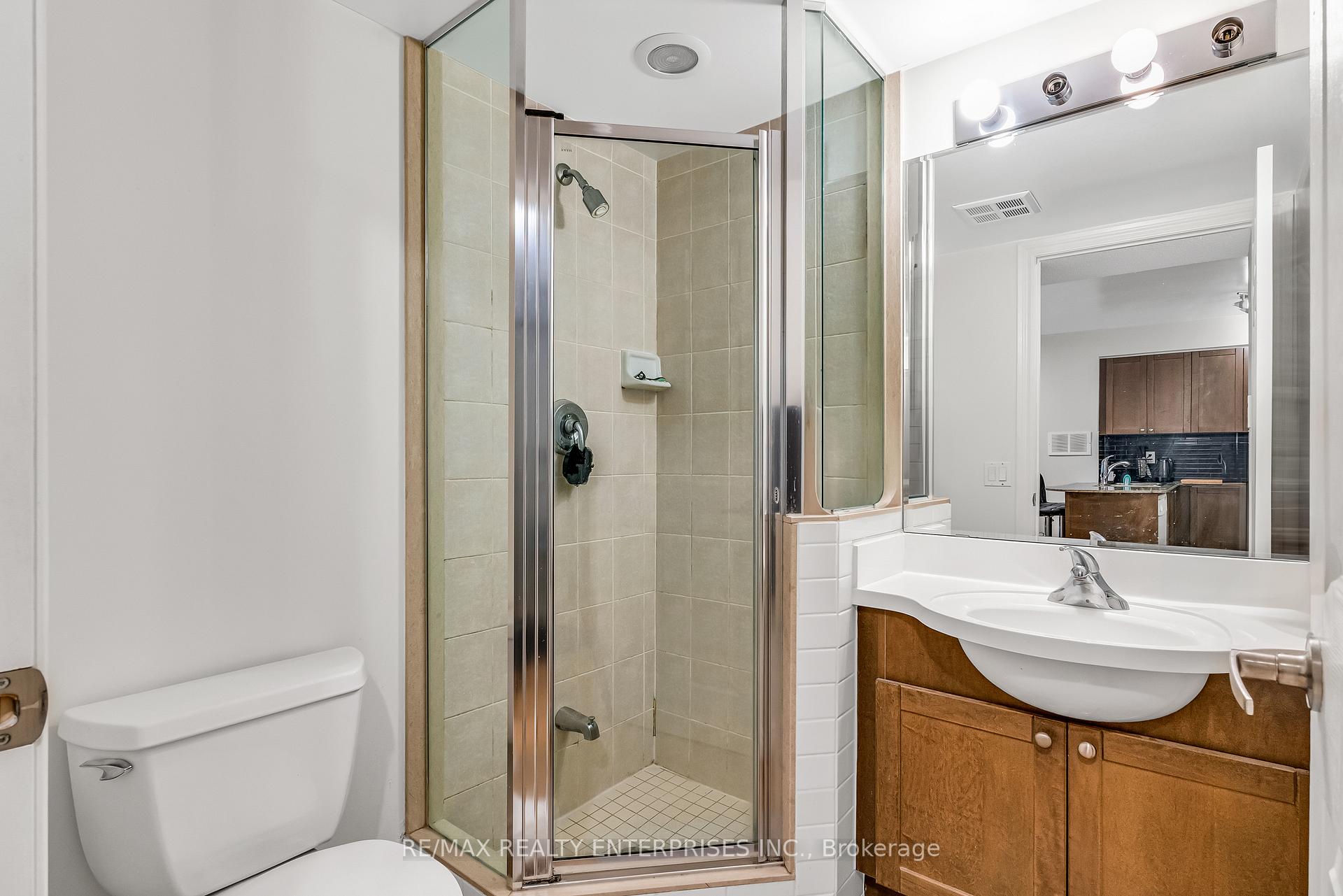 2 Bedrooms Condo at 763 Bay, Toronto For sale