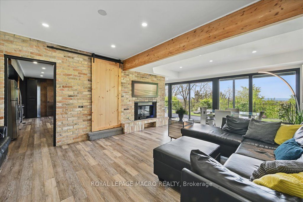 33 Leslie Drive