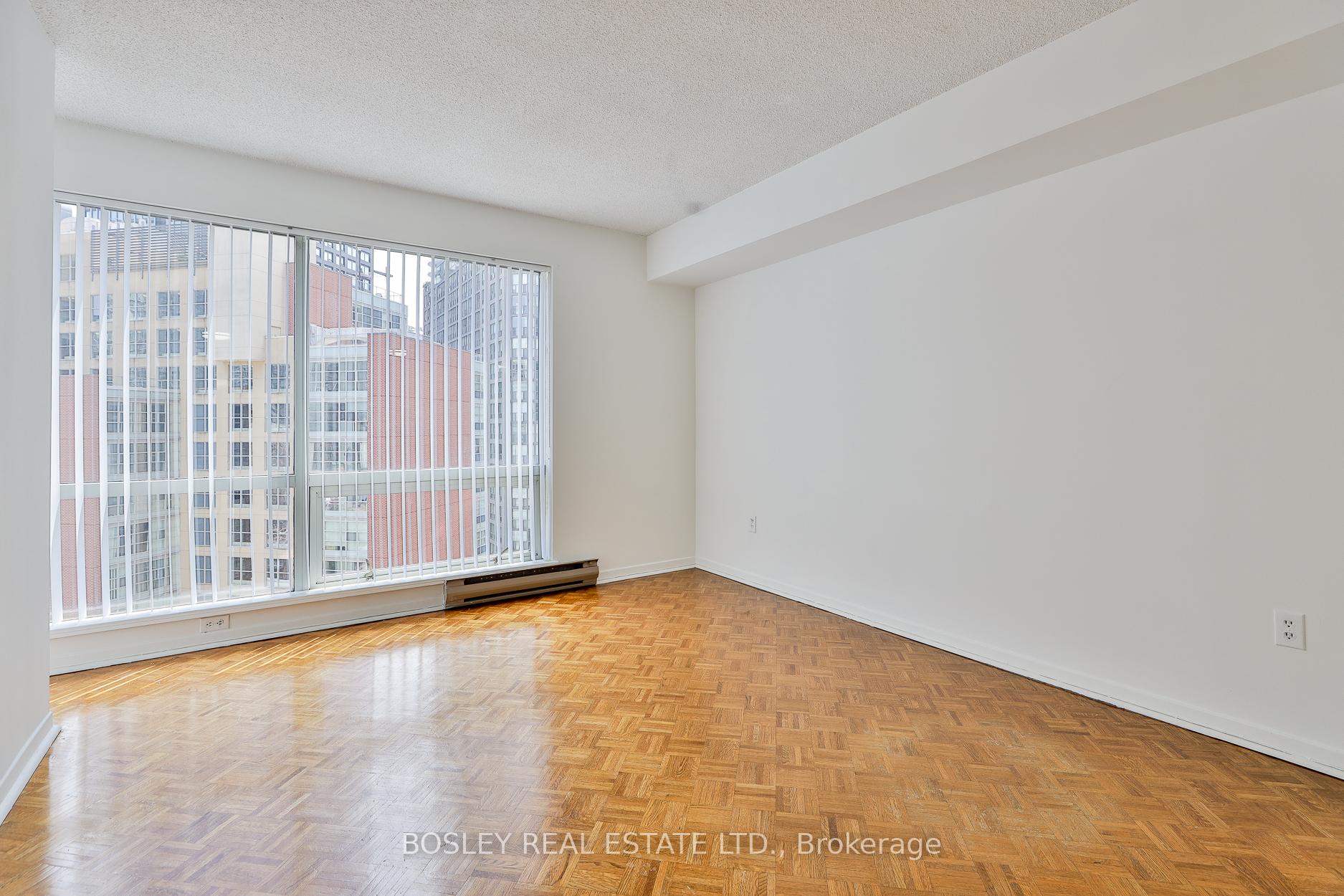 2 Bedrooms Condo at 1001 Bay, Toronto For sale