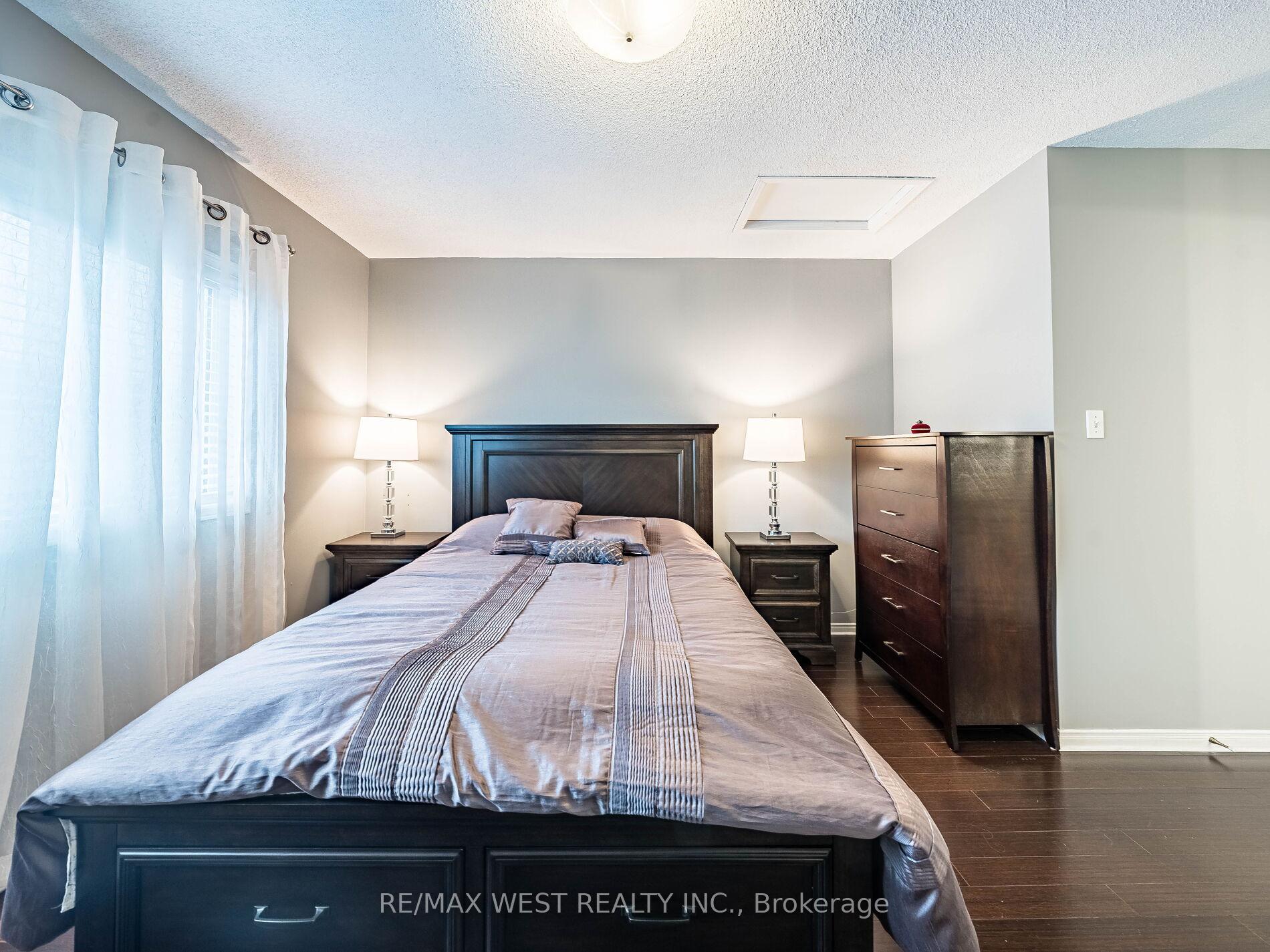 4 Bedrooms Condo at 1168 Arena, Mississauga For sale