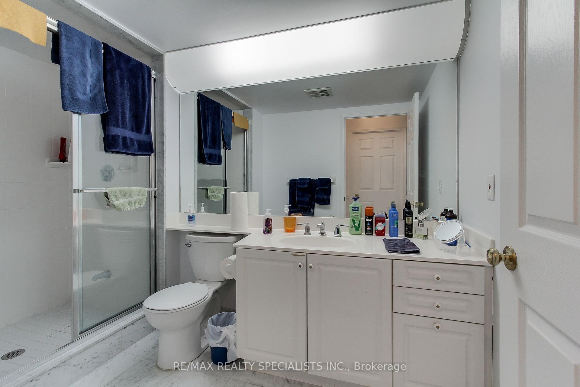 3 Bedrooms Condo at 168 Bonis, Toronto For sale
