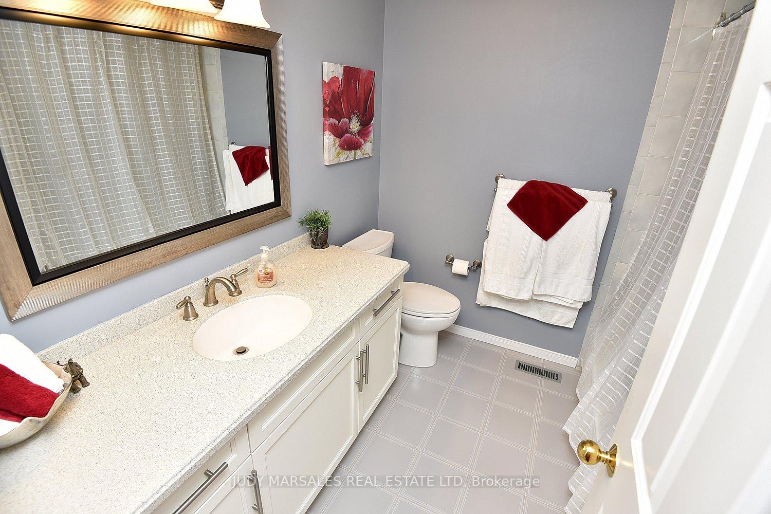 3 Bedrooms Condo at 644 Upper Paradise,  Hamilton For sale
