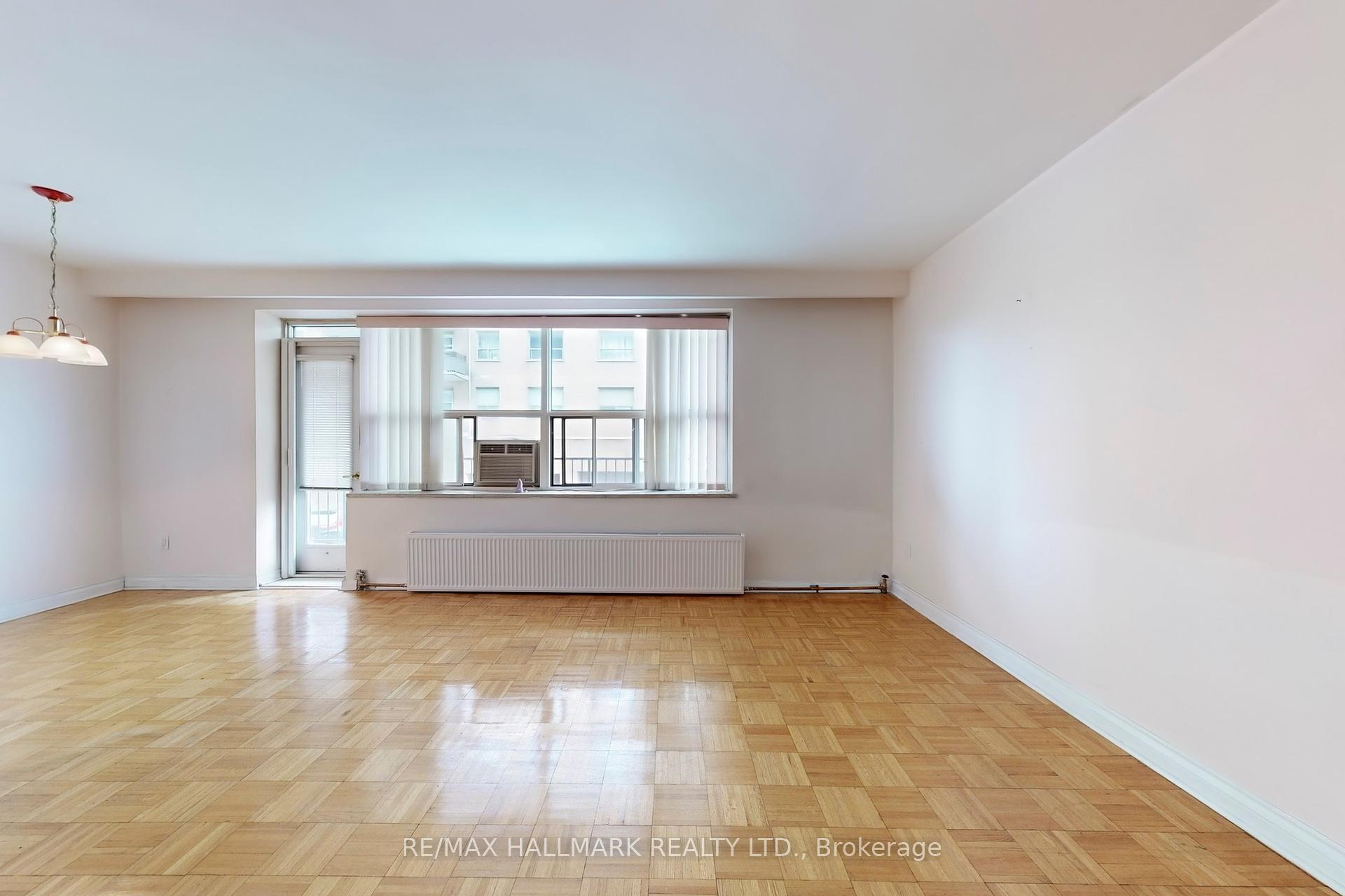2 Bedrooms Condo at 50 Gulliver, Toronto For sale