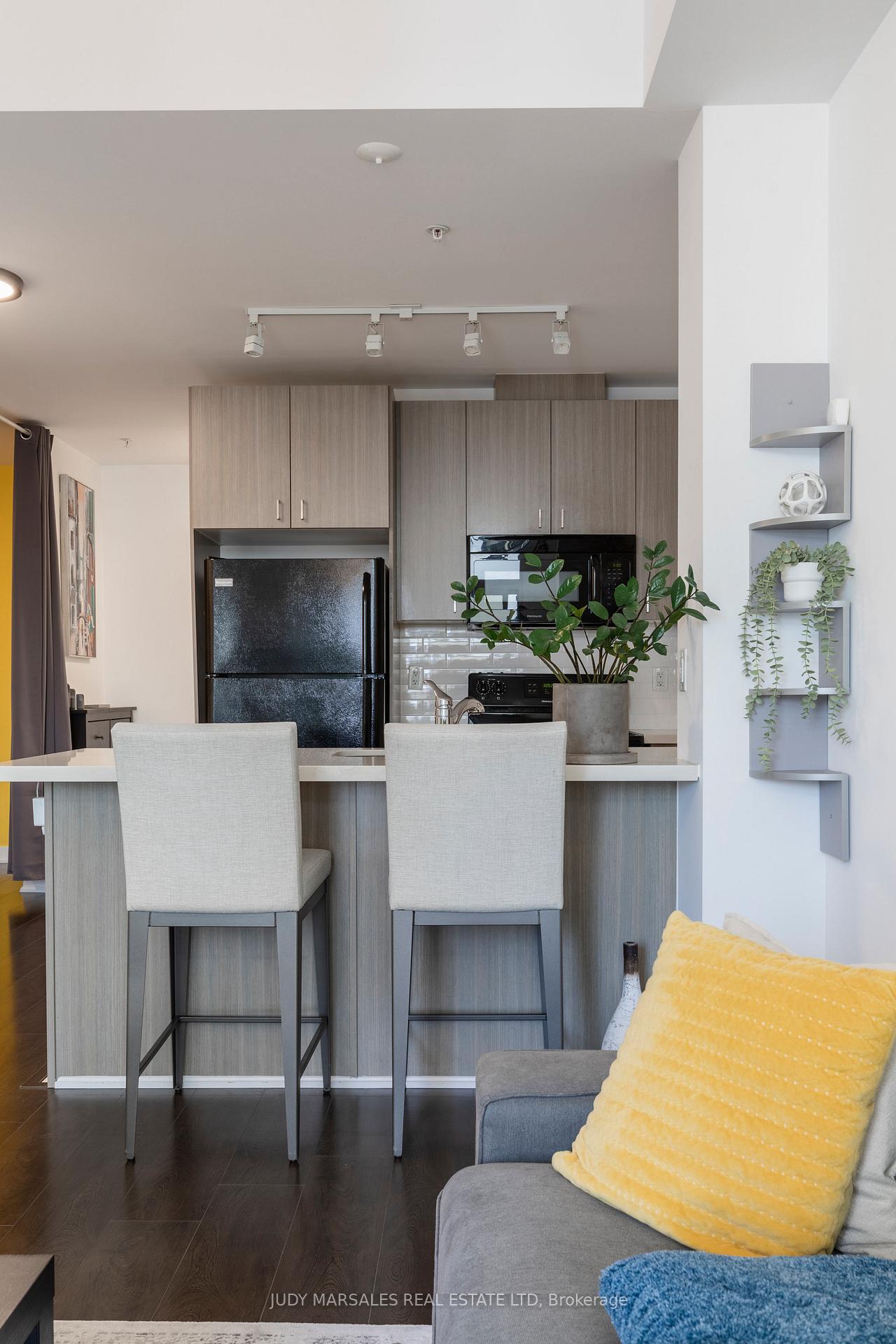 1 Bedroom Condo at 85 Robinson, Hamilton For sale